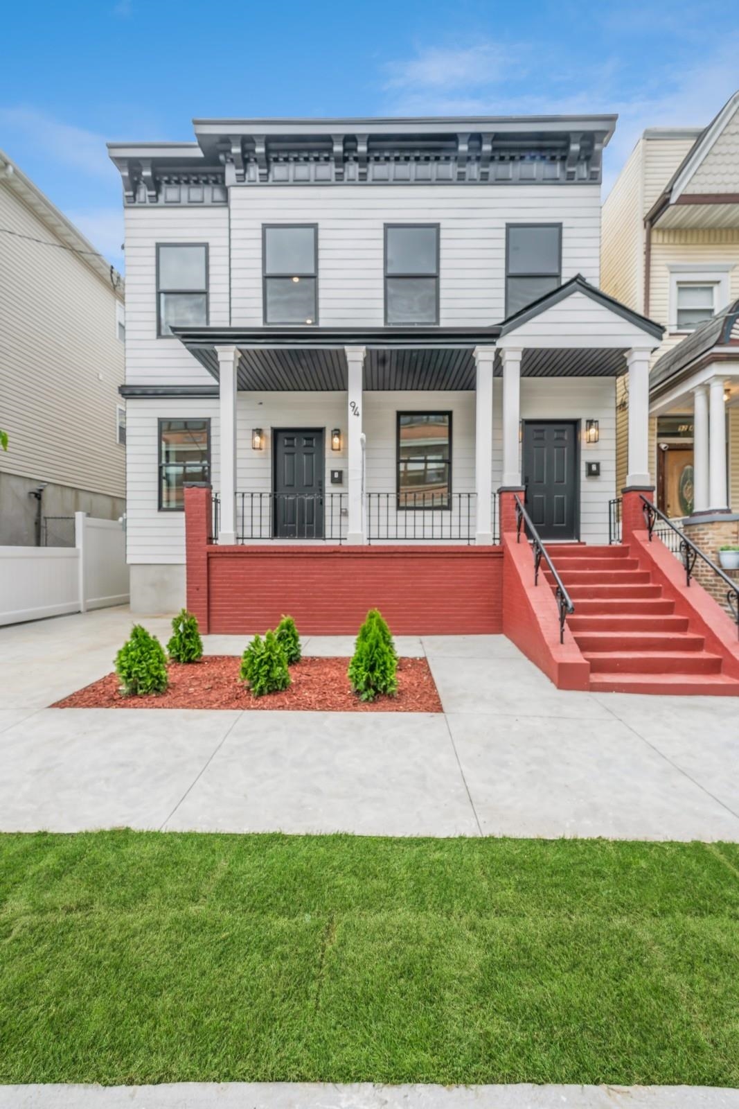 94 ASTOR PL Unit: 2
