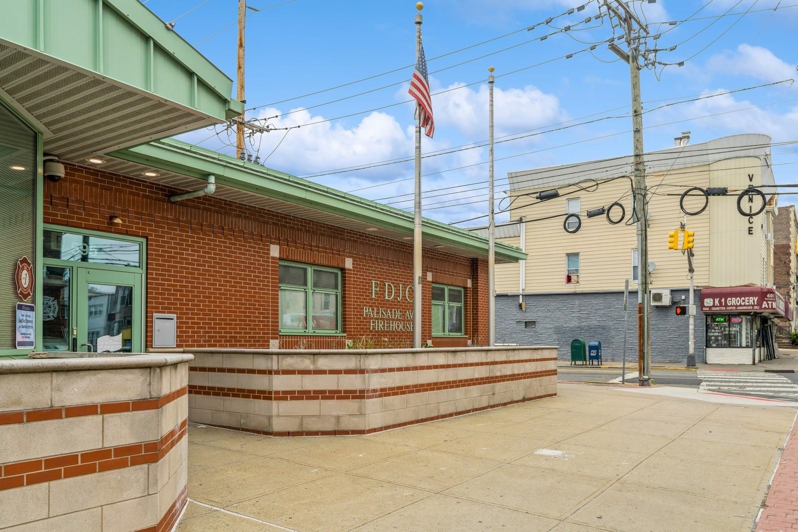 543 PALISADE AVE Unit: 5