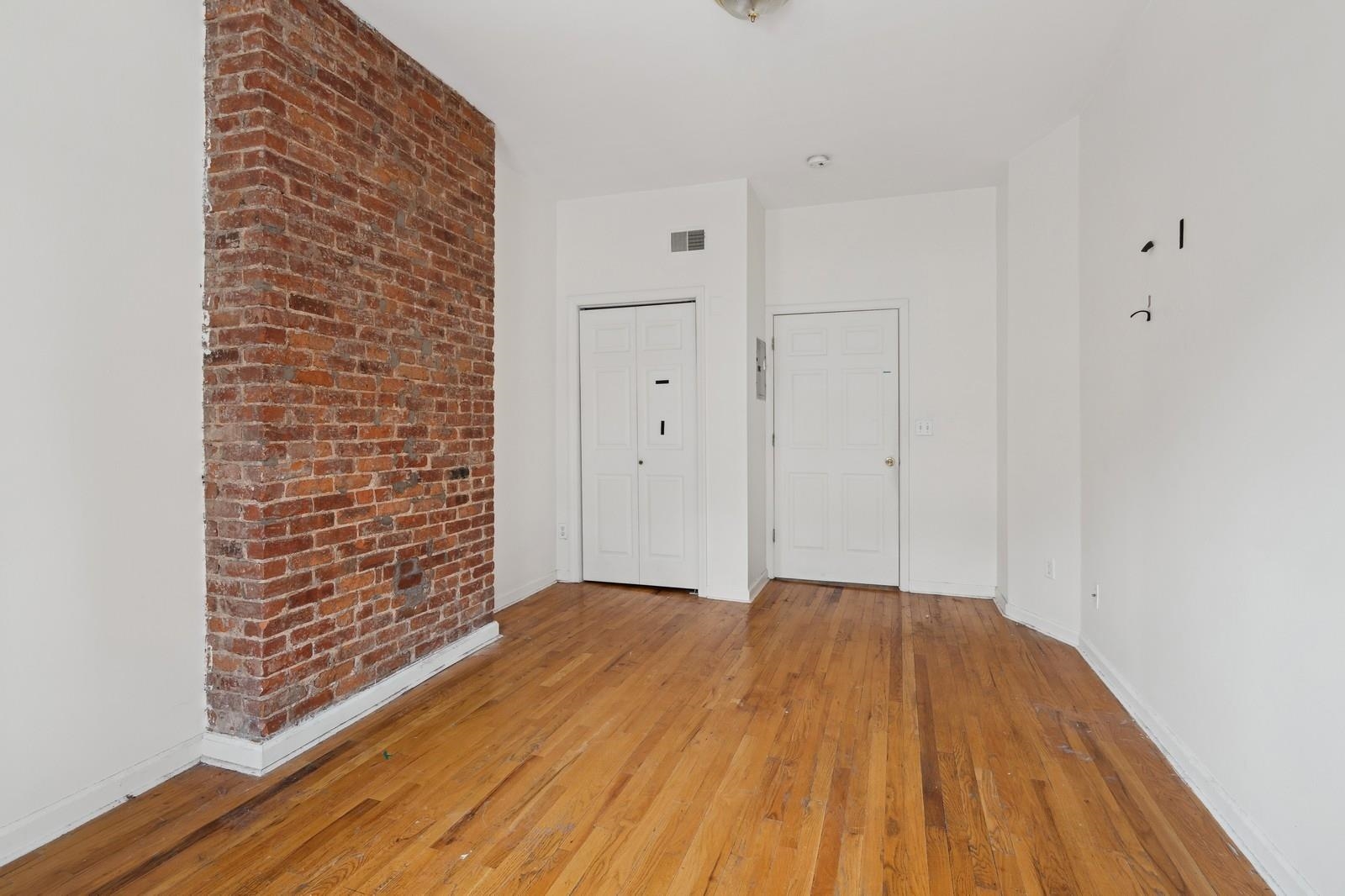 378 BALDWIN AVE Unit: 1L