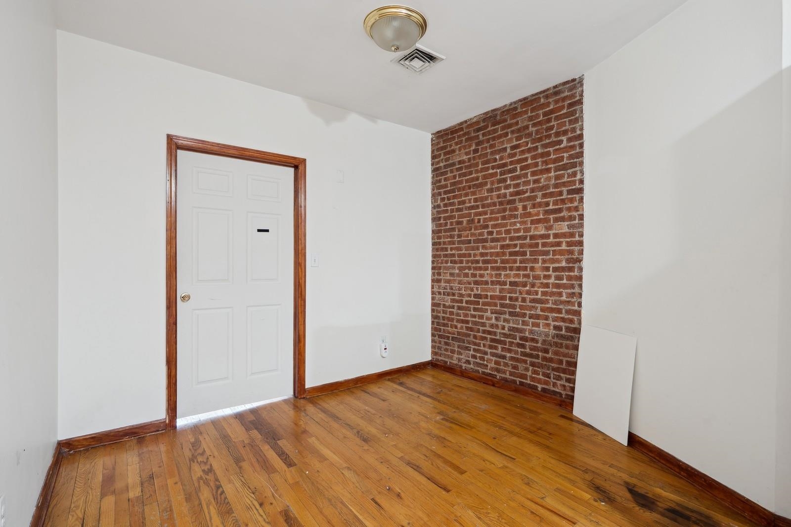 378 BALDWIN AVE Unit: 1L