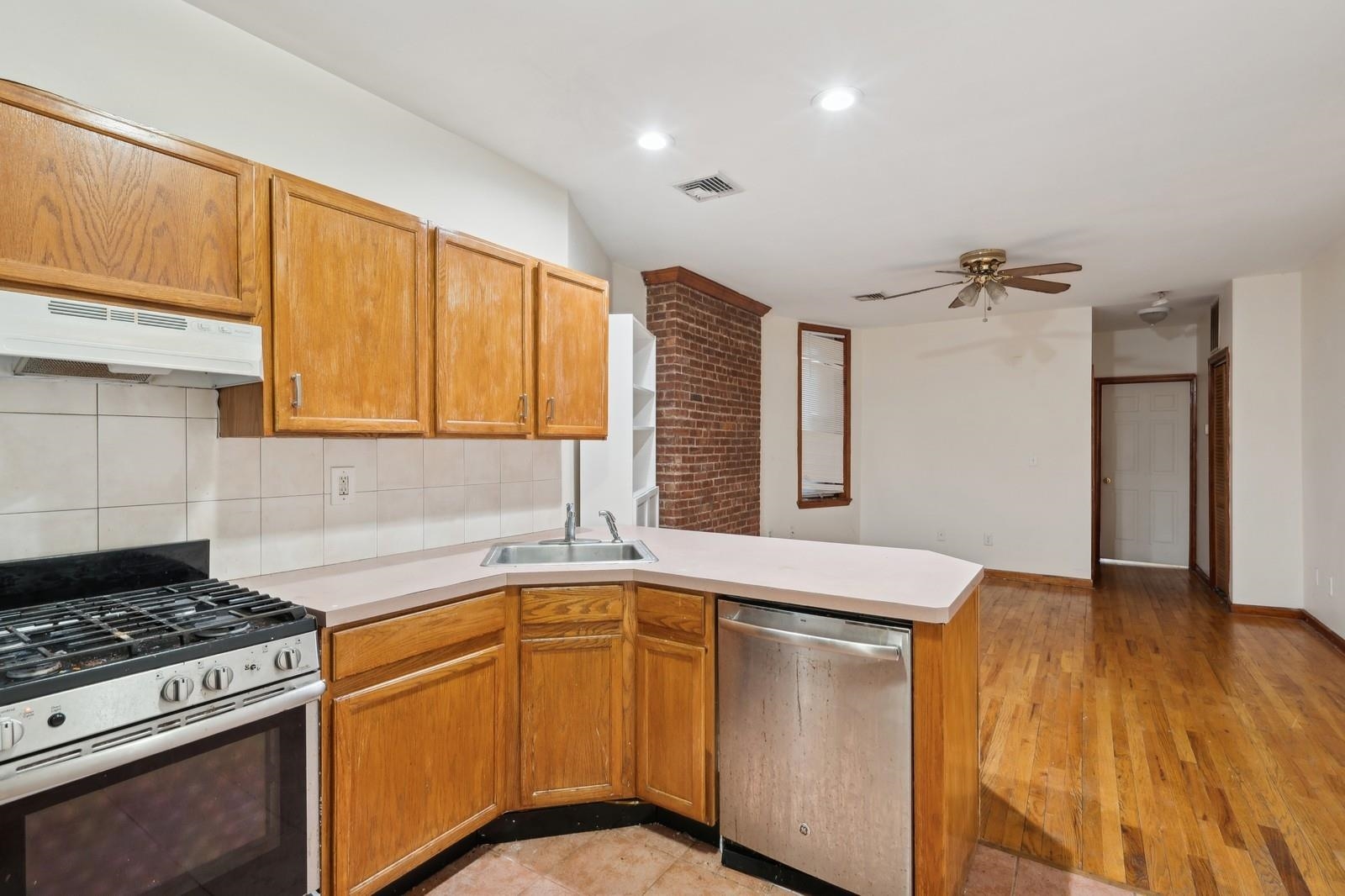 378 BALDWIN AVE Unit: 1L
