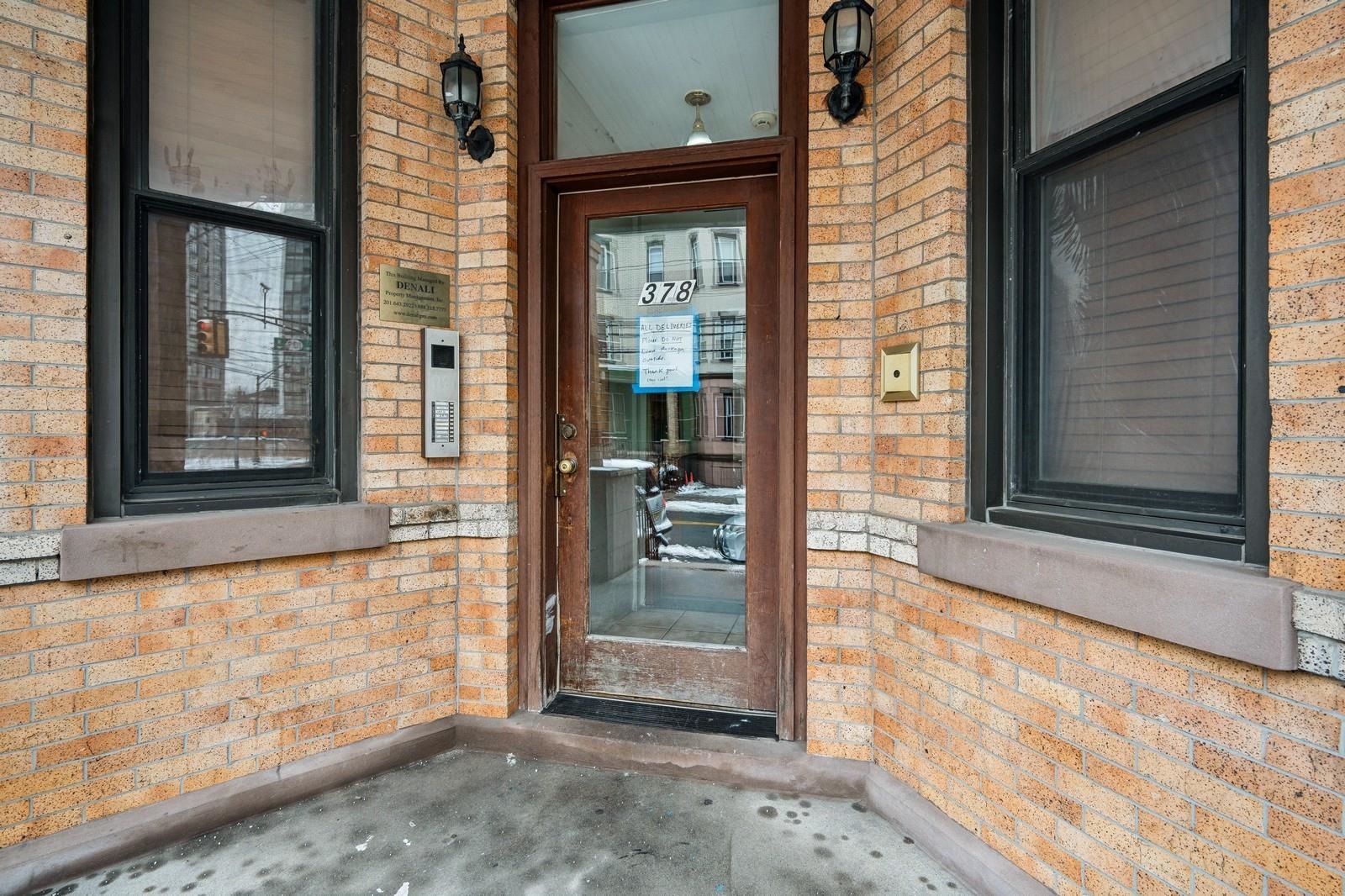 378 BALDWIN AVE Unit: 1L