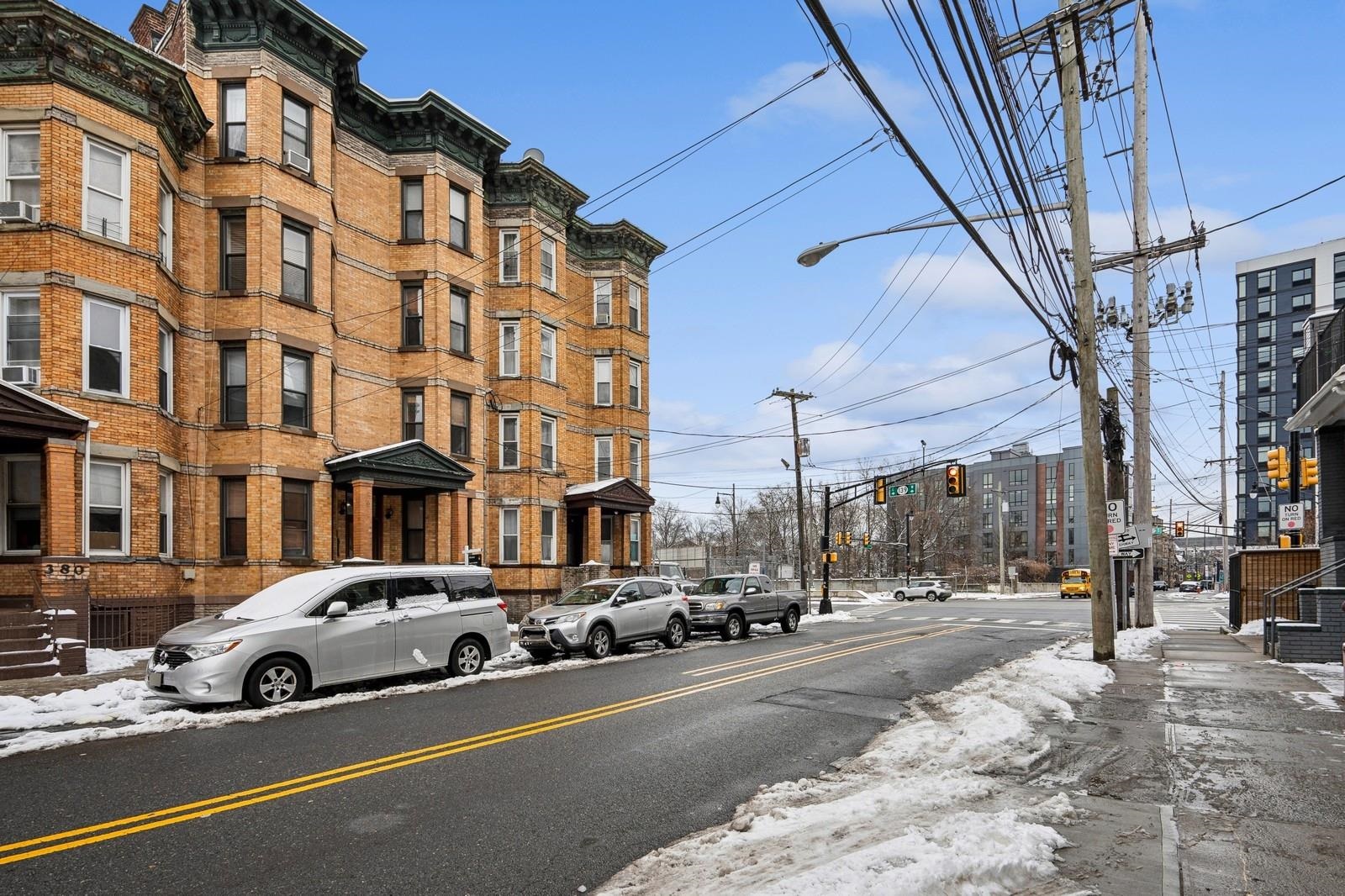 378 BALDWIN AVE Unit: 1L