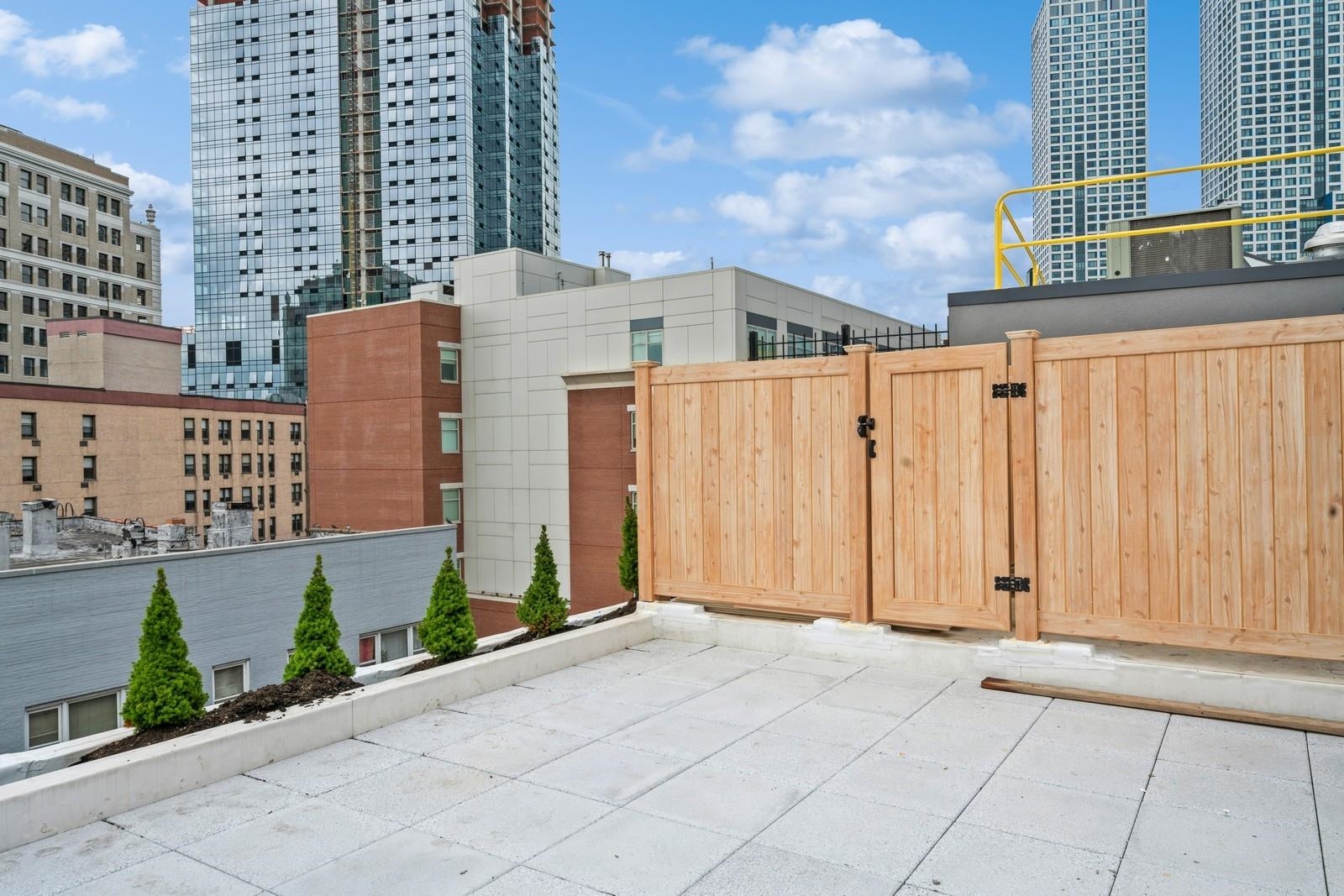 32 JONES ST Unit: 504