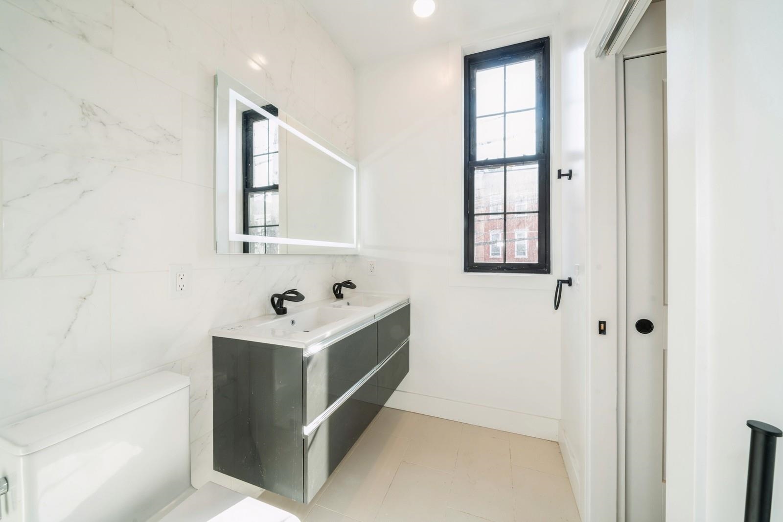 545 PALISADE AVE Unit: 2