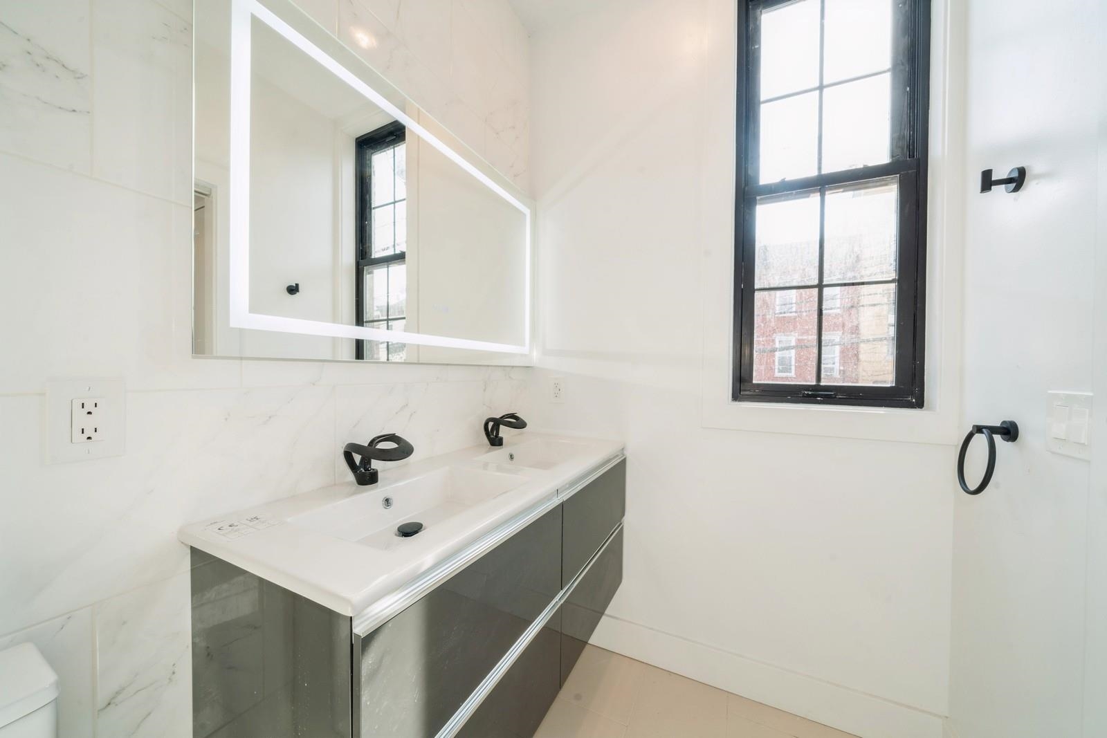545 PALISADE AVE Unit: 2