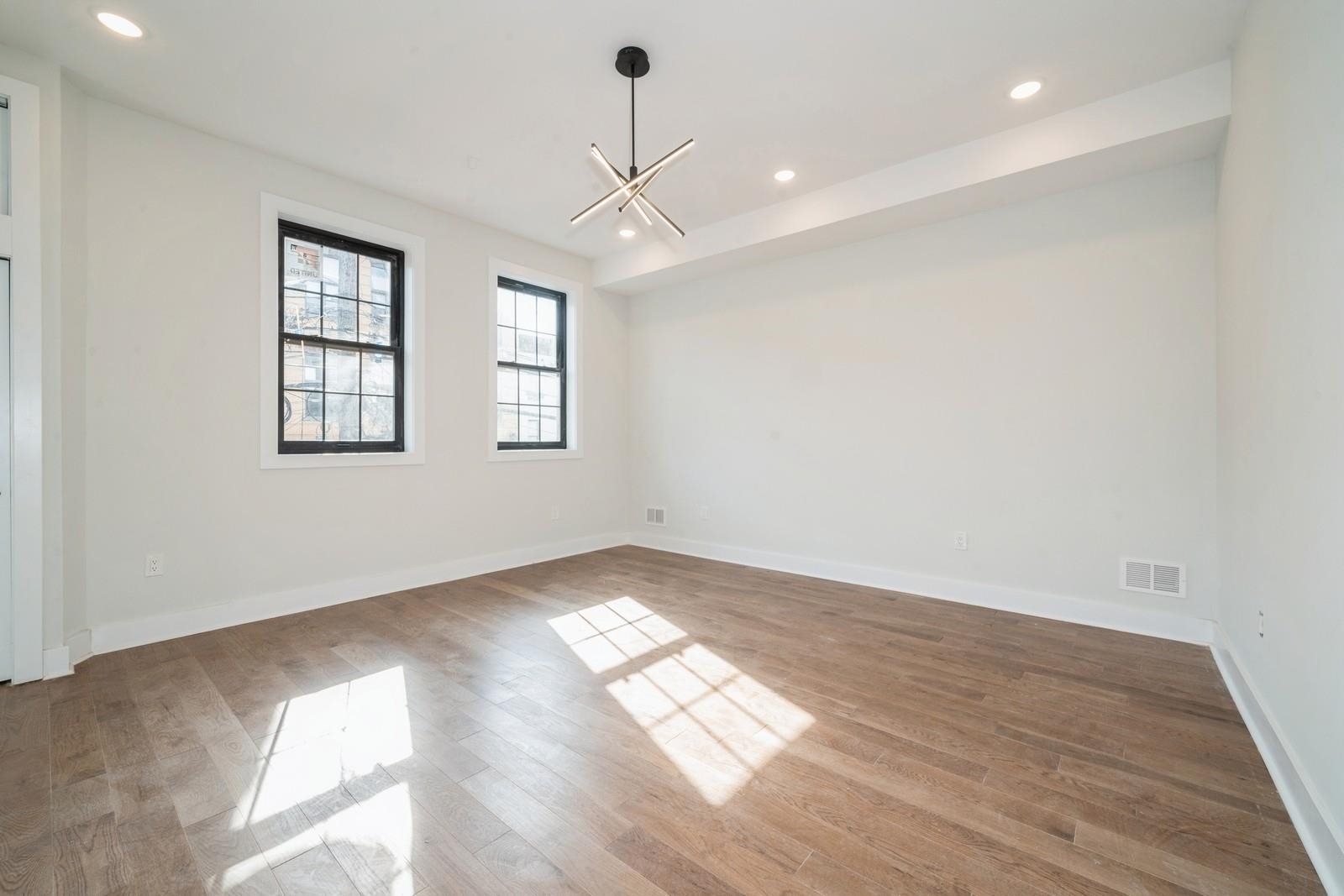 545 PALISADE AVE Unit: 2