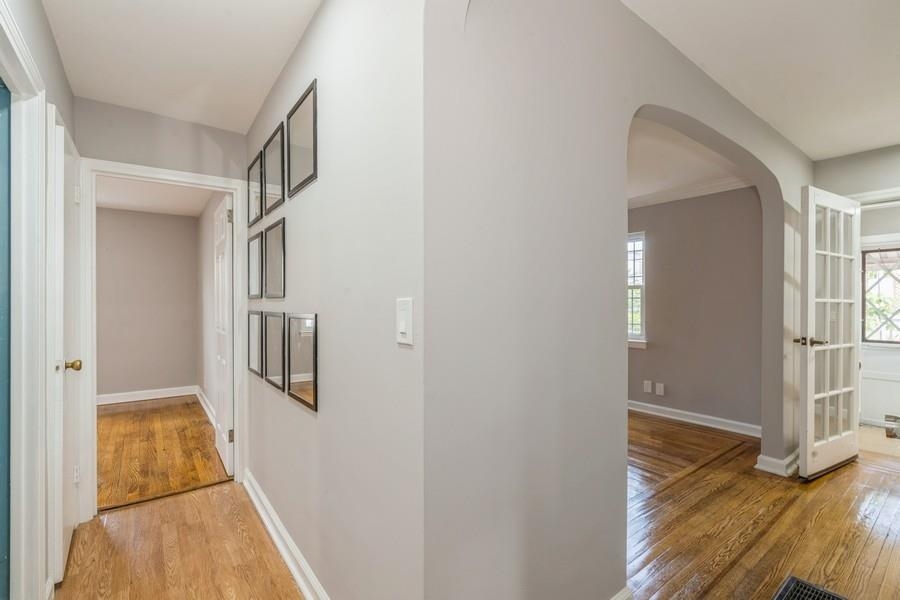 17 VAN HOUTEN AVE
