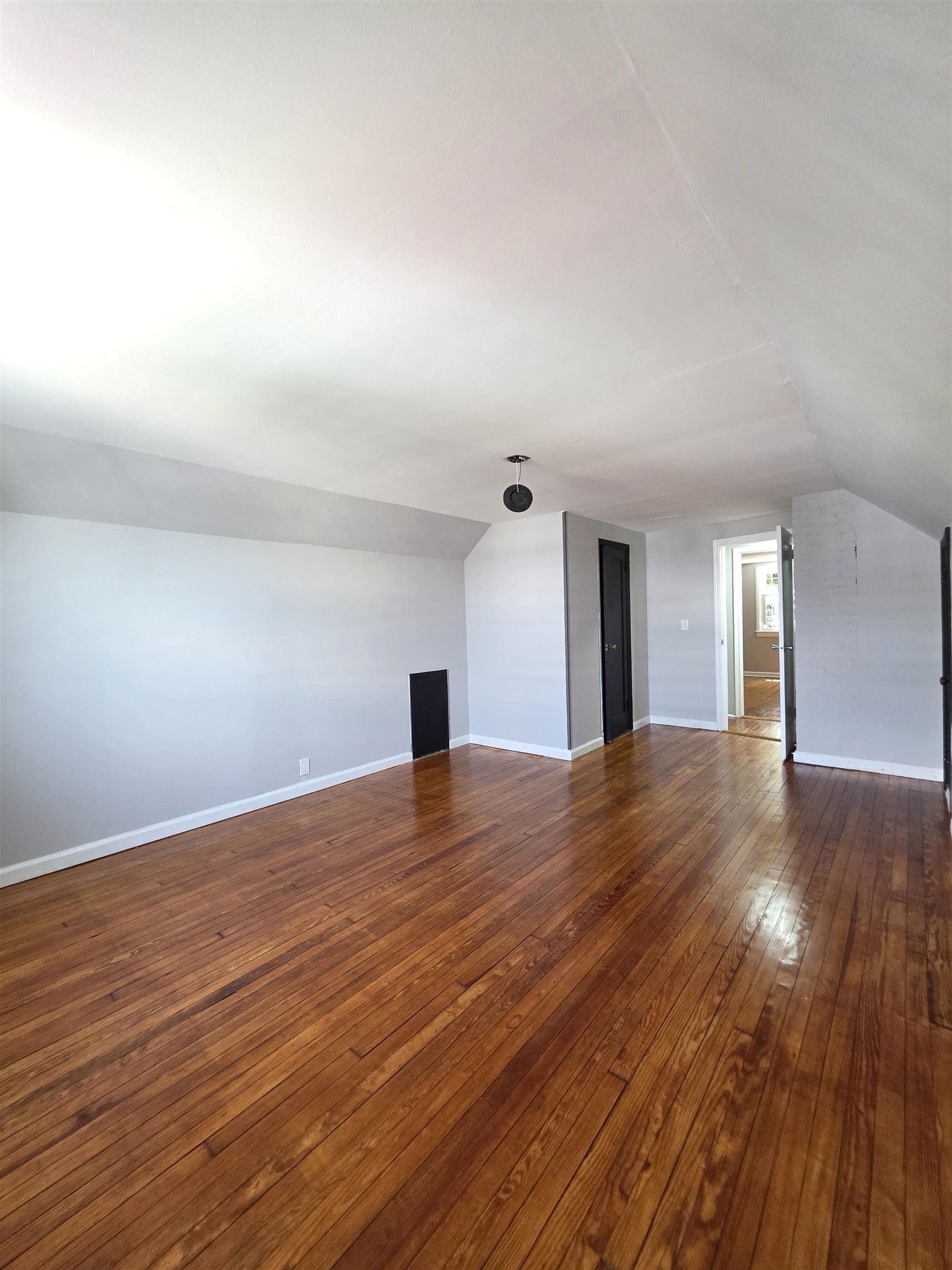 17 VAN HOUTEN AVE