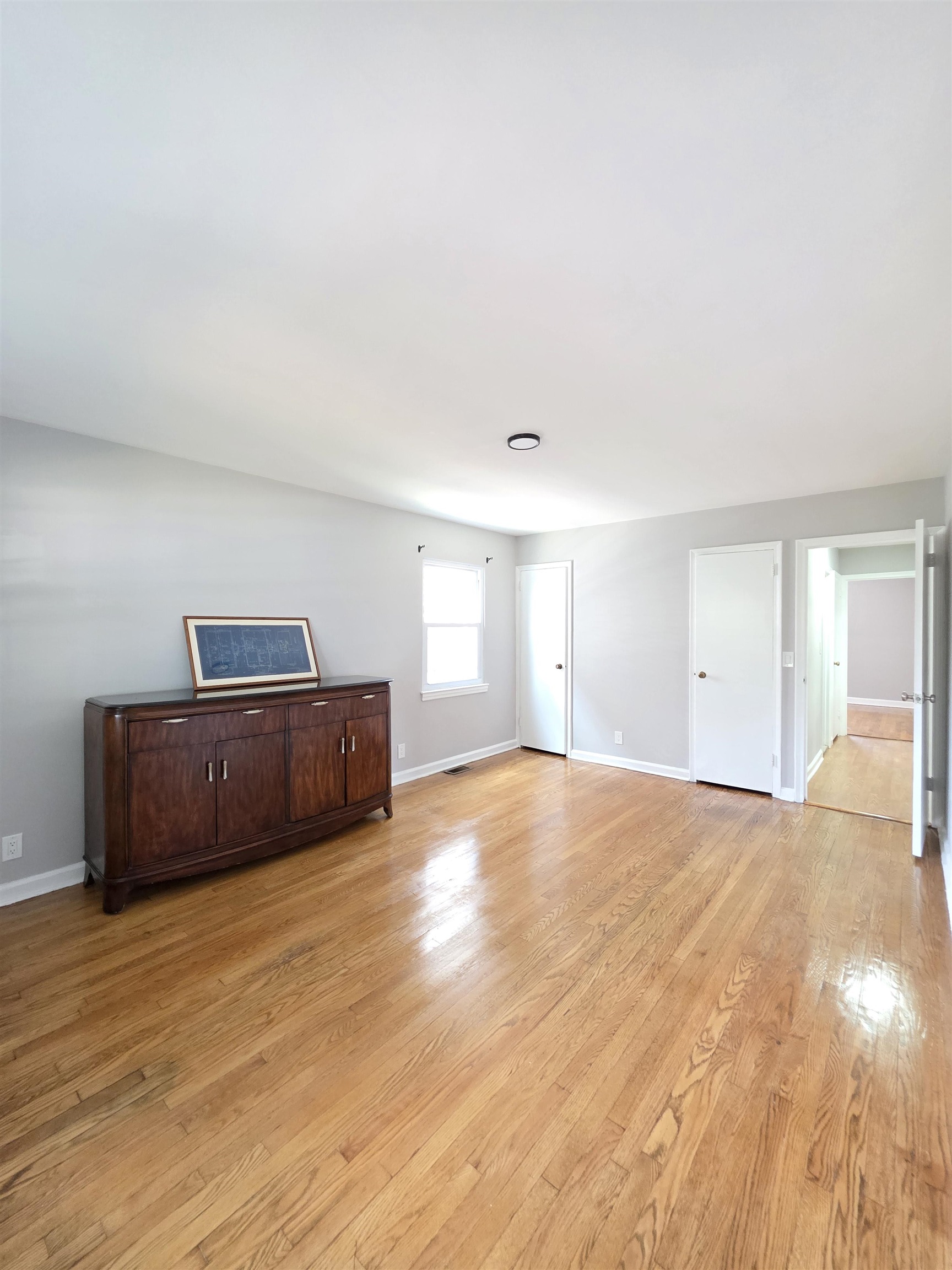 17 VAN HOUTEN AVE