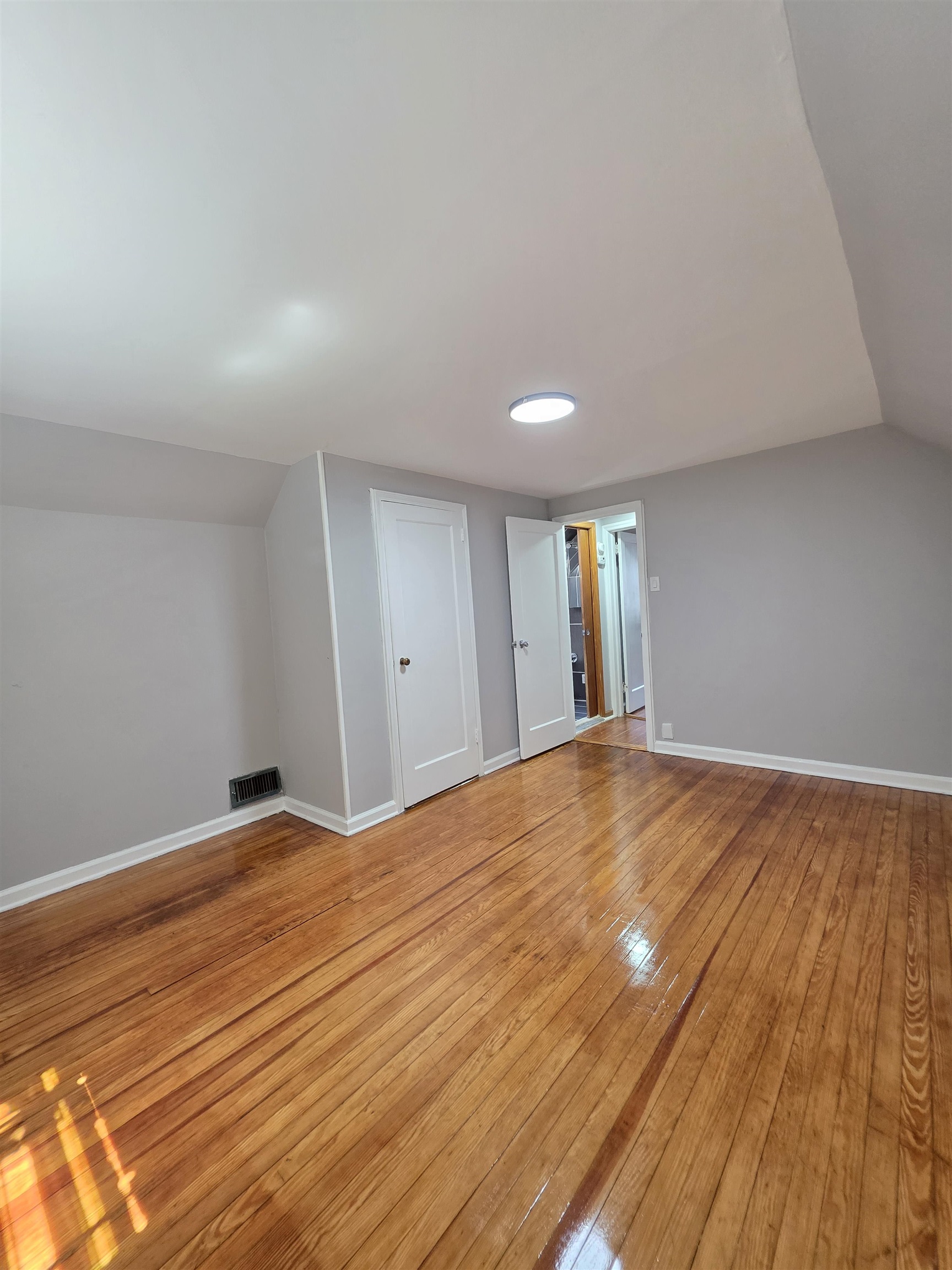 17 VAN HOUTEN AVE