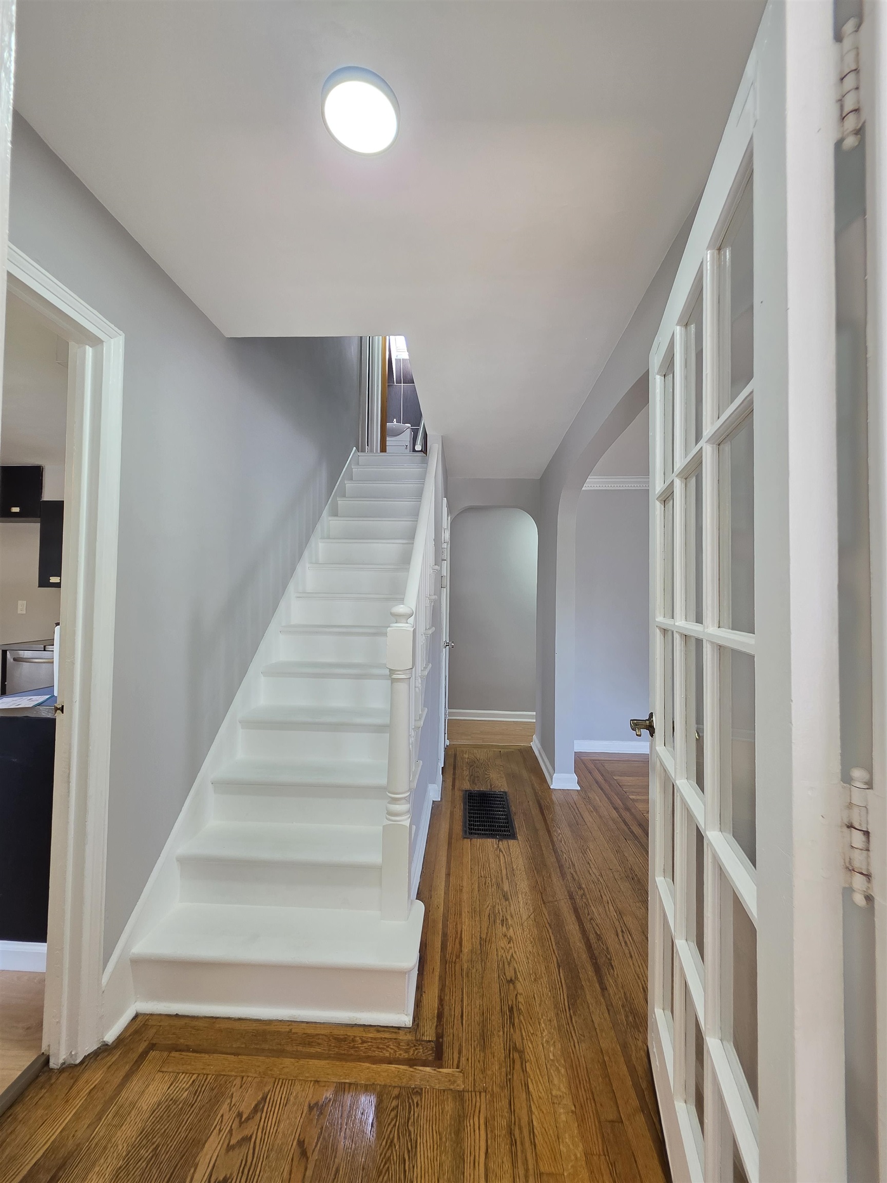 17 VAN HOUTEN AVE