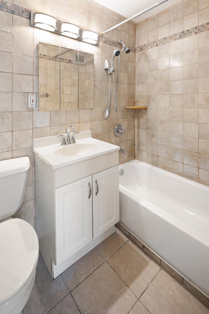 135 MONTGOMERY ST Unit: A-19