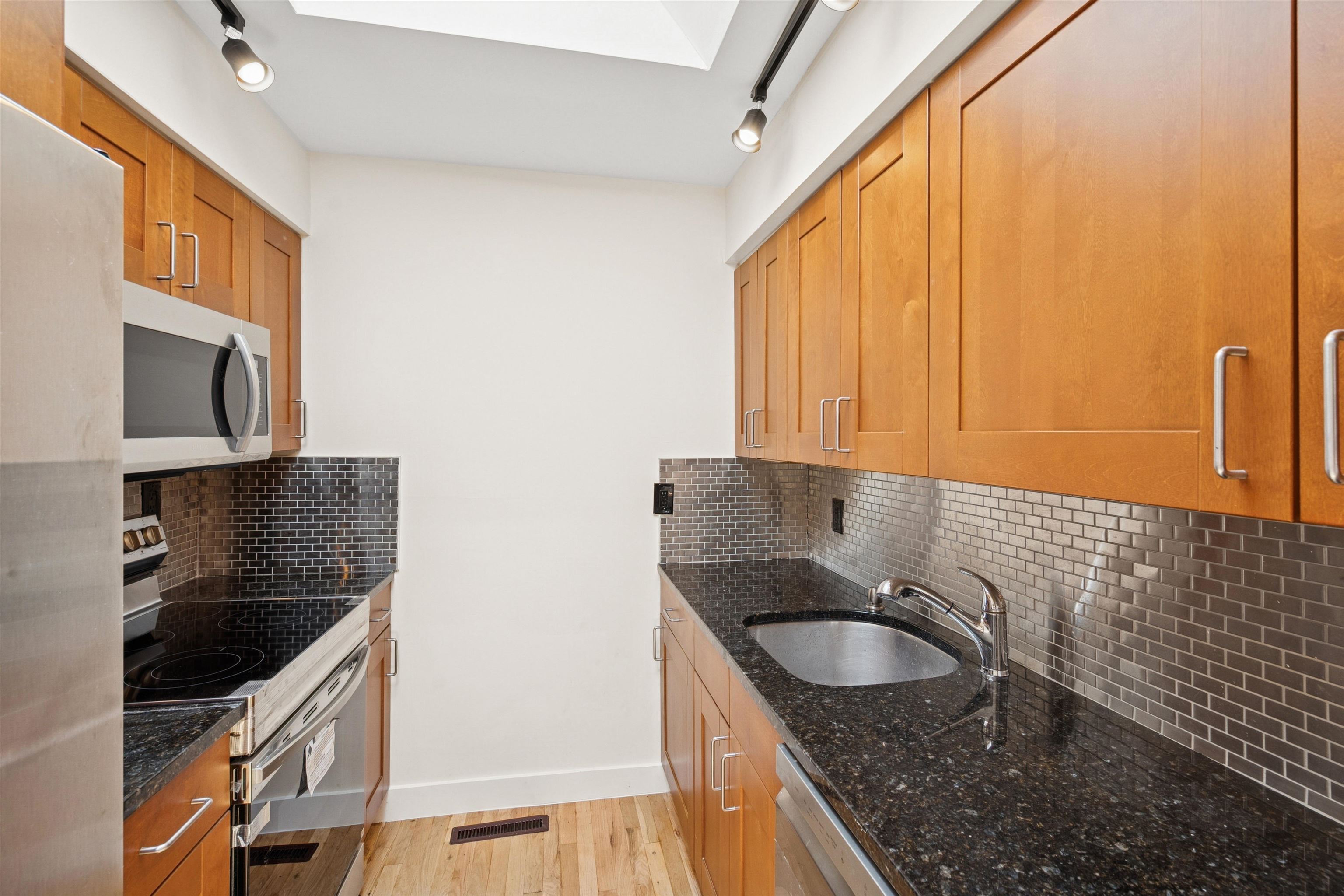227 BAY ST Unit: 4B