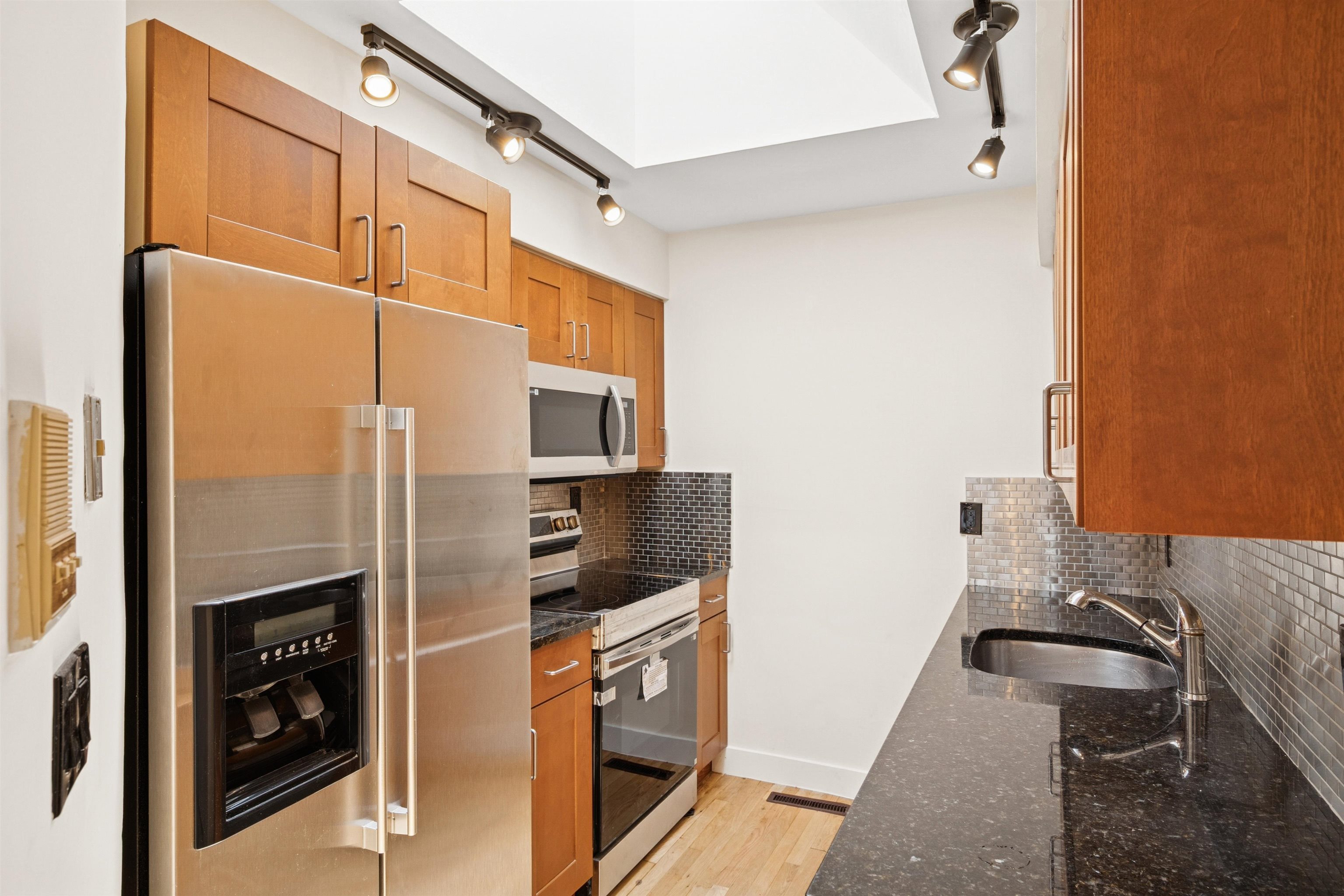 227 BAY ST Unit: 4B