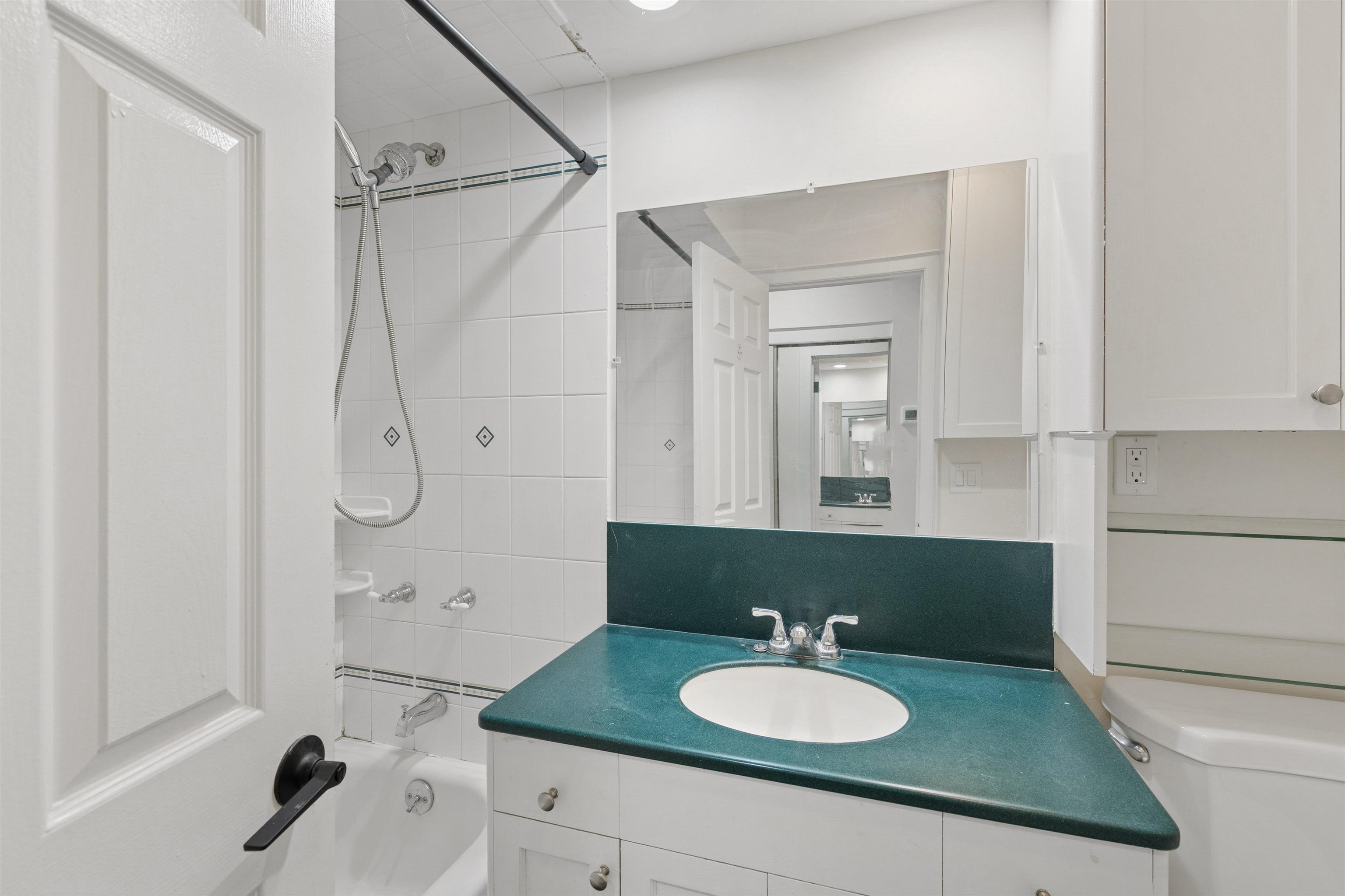 227 BAY ST Unit: 4B