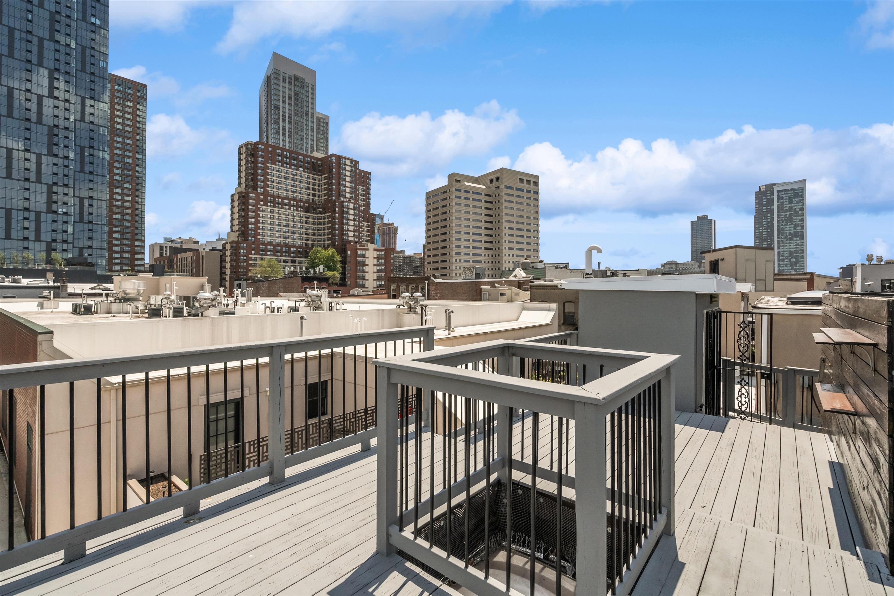 227 BAY ST Unit: 4B