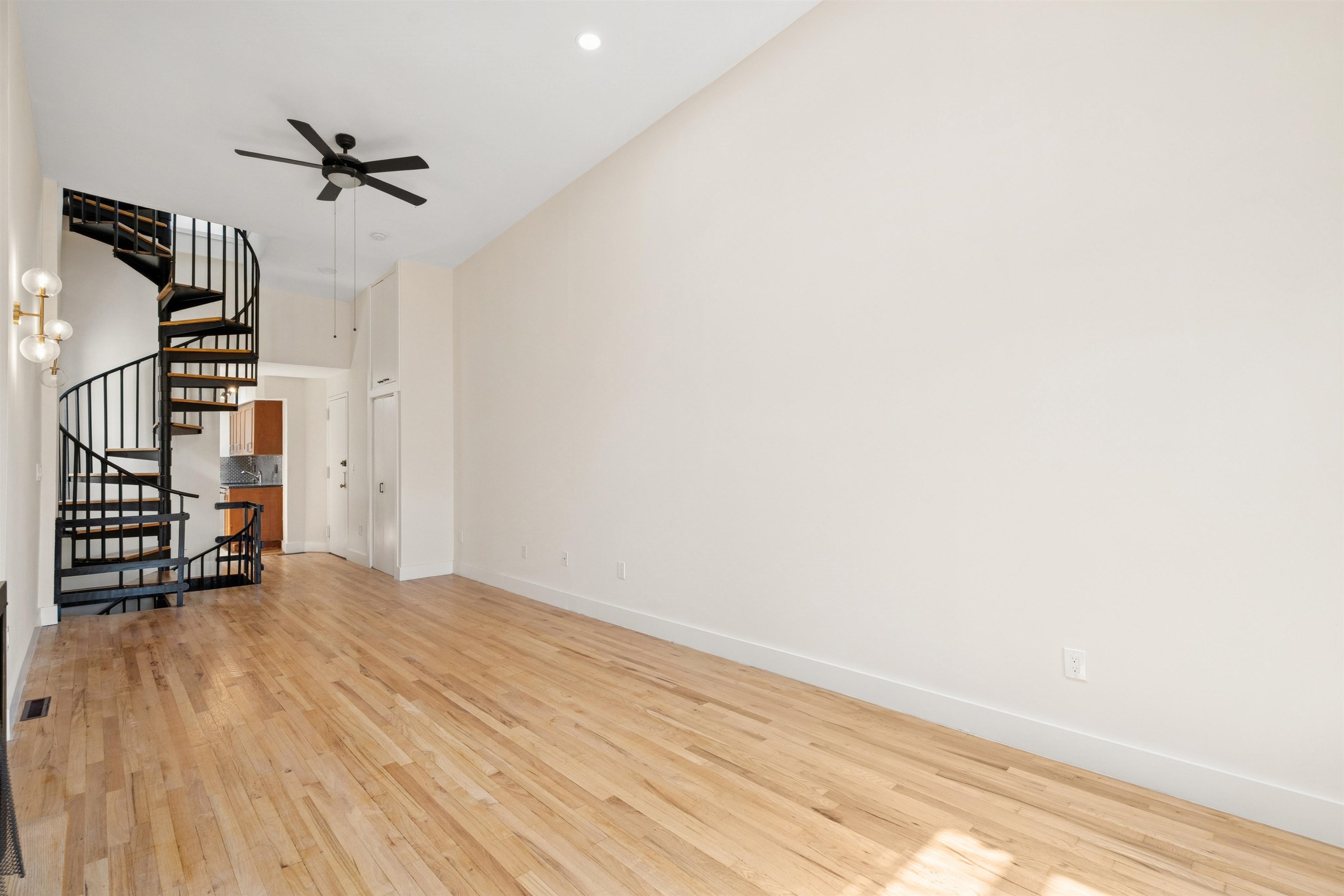 227 BAY ST Unit: 4B
