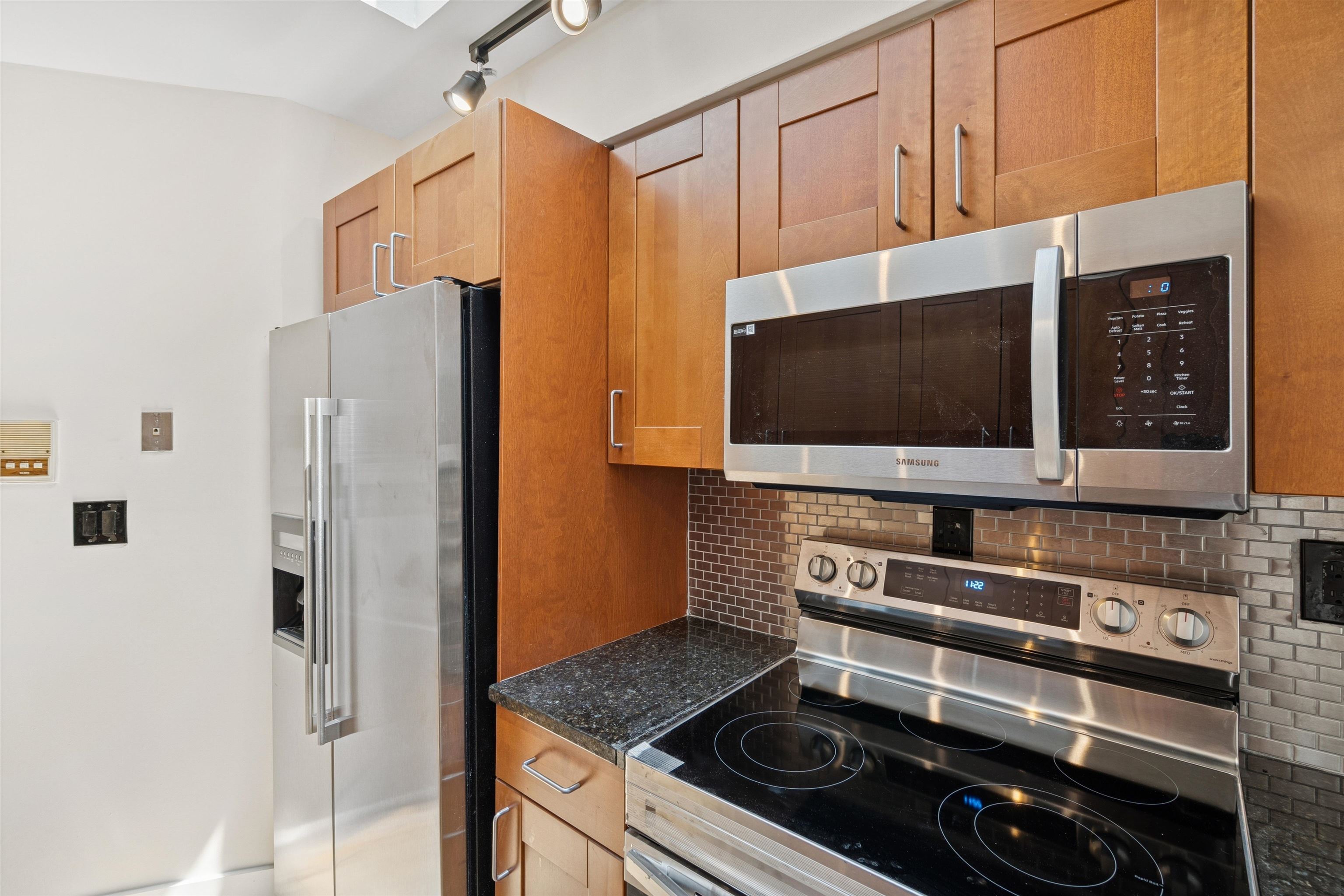 227 BAY ST Unit: 4B