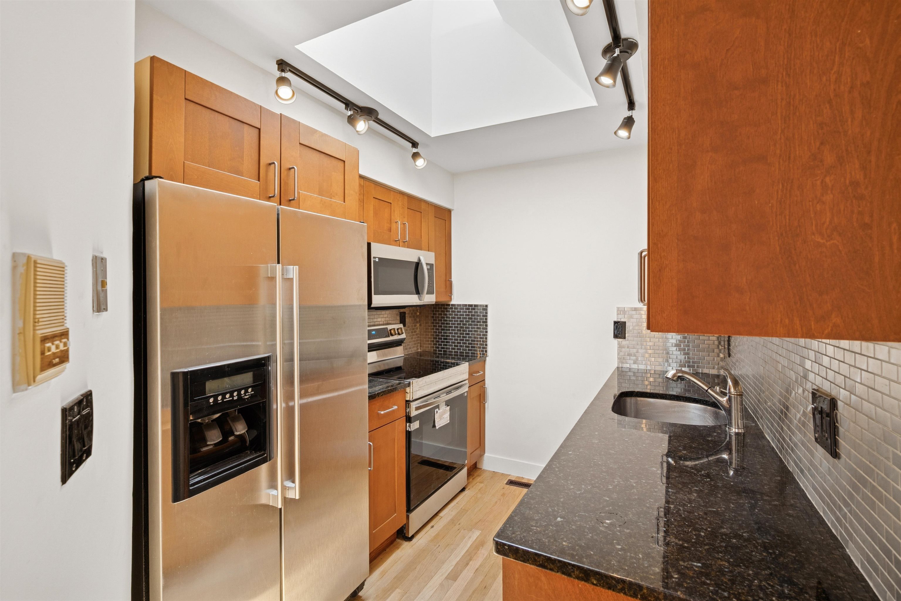 227 BAY ST Unit: 4B
