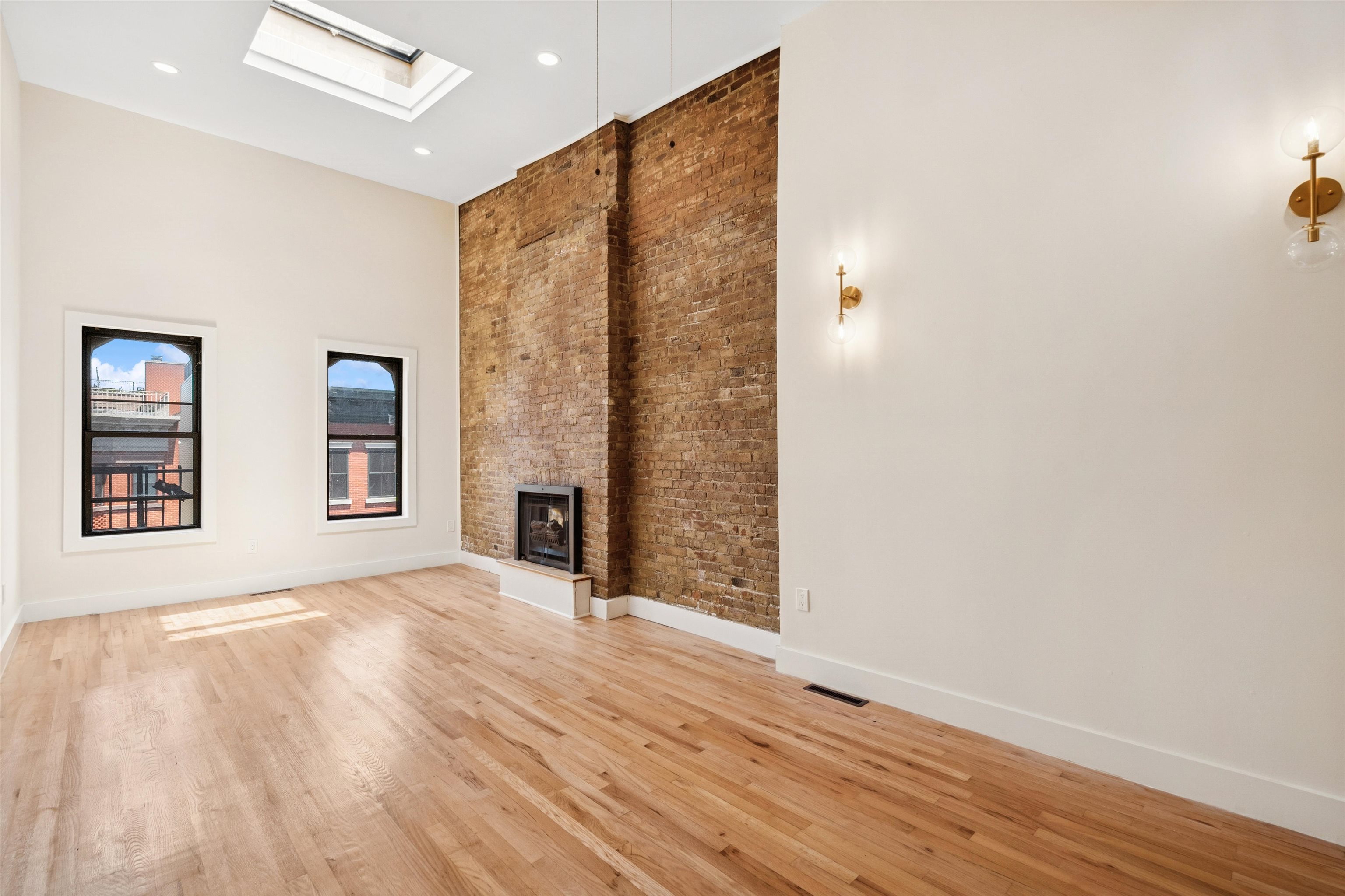 227 BAY ST Unit: 4B