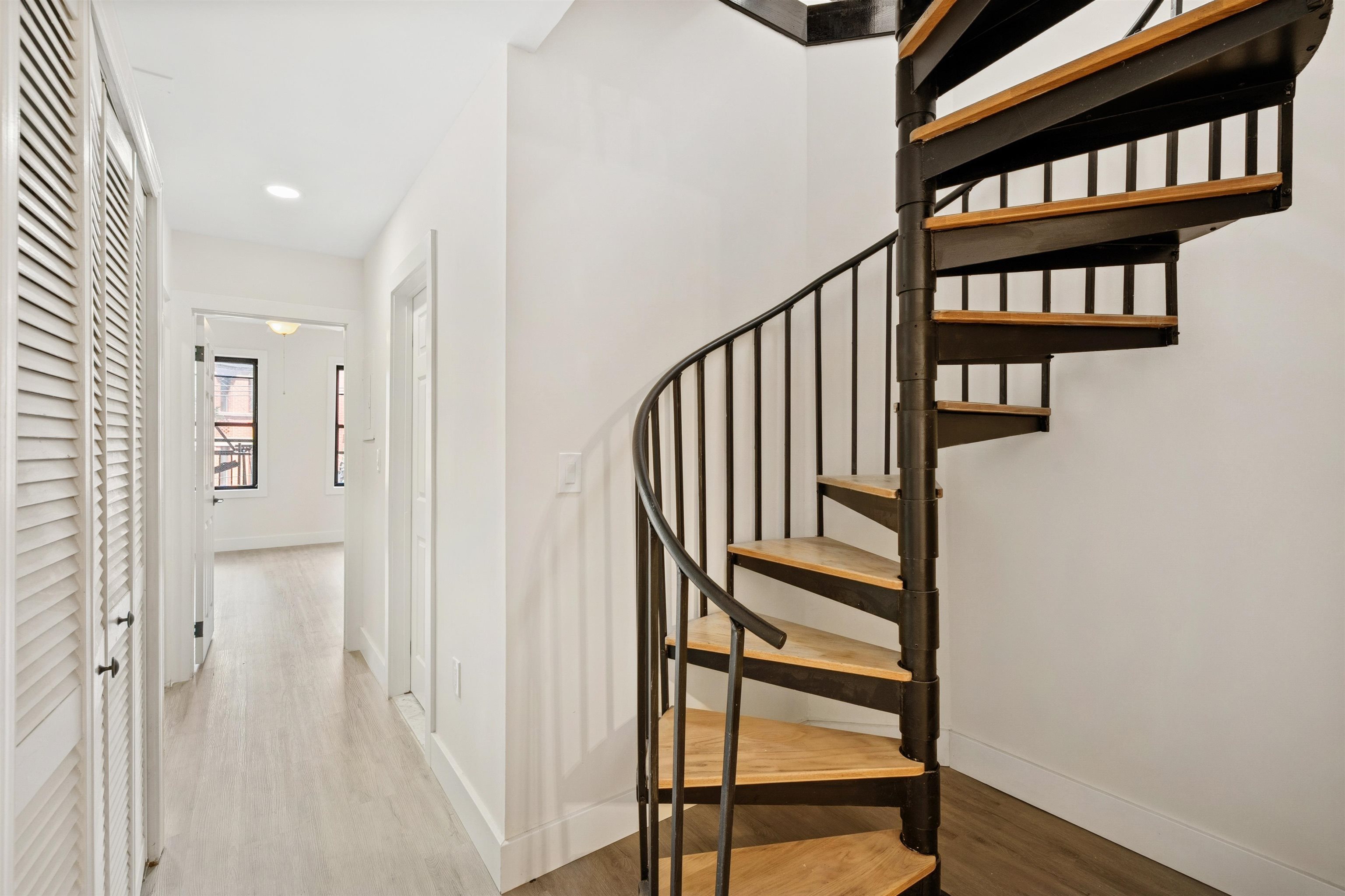 227 BAY ST Unit: 4B