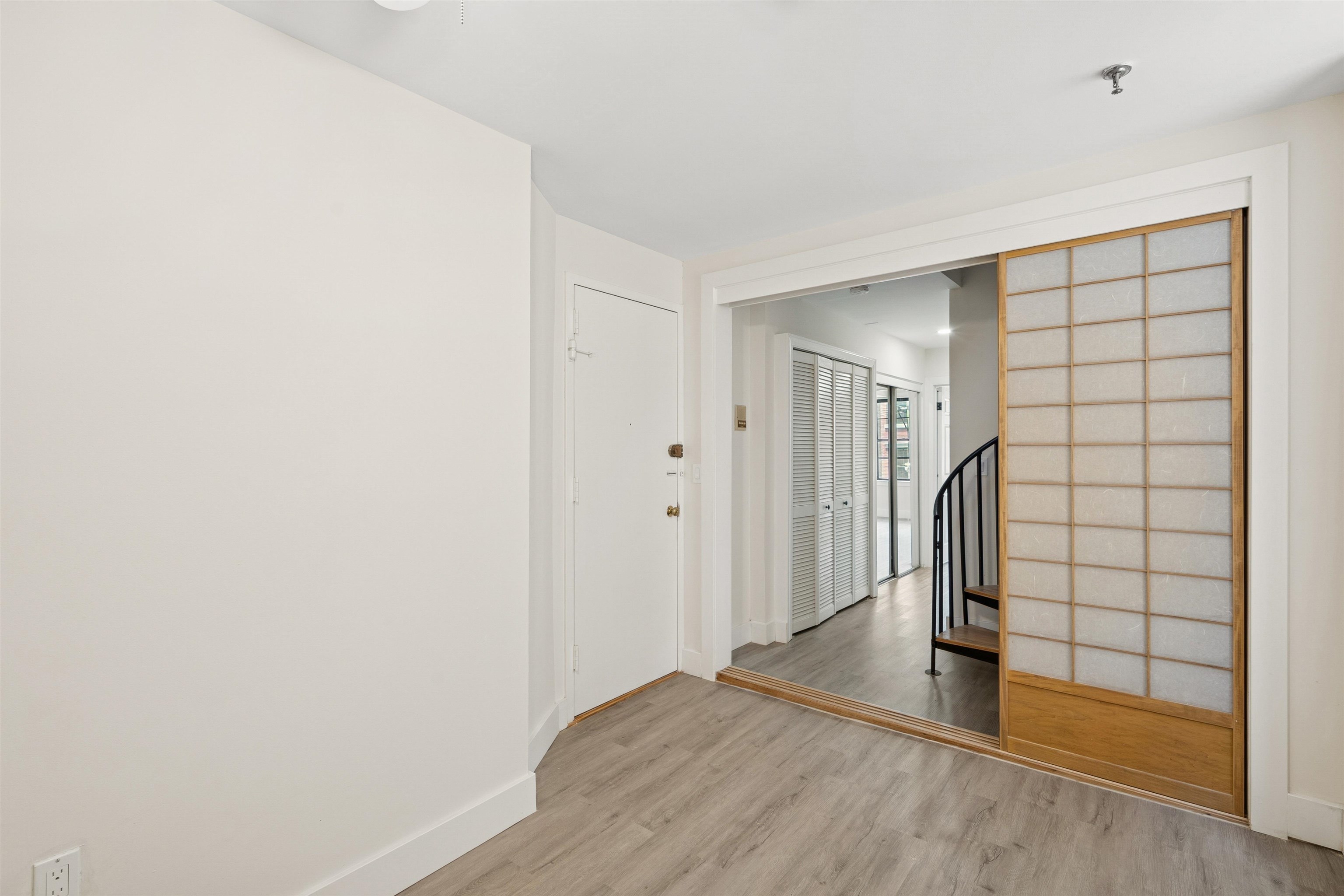 227 BAY ST Unit: 4B