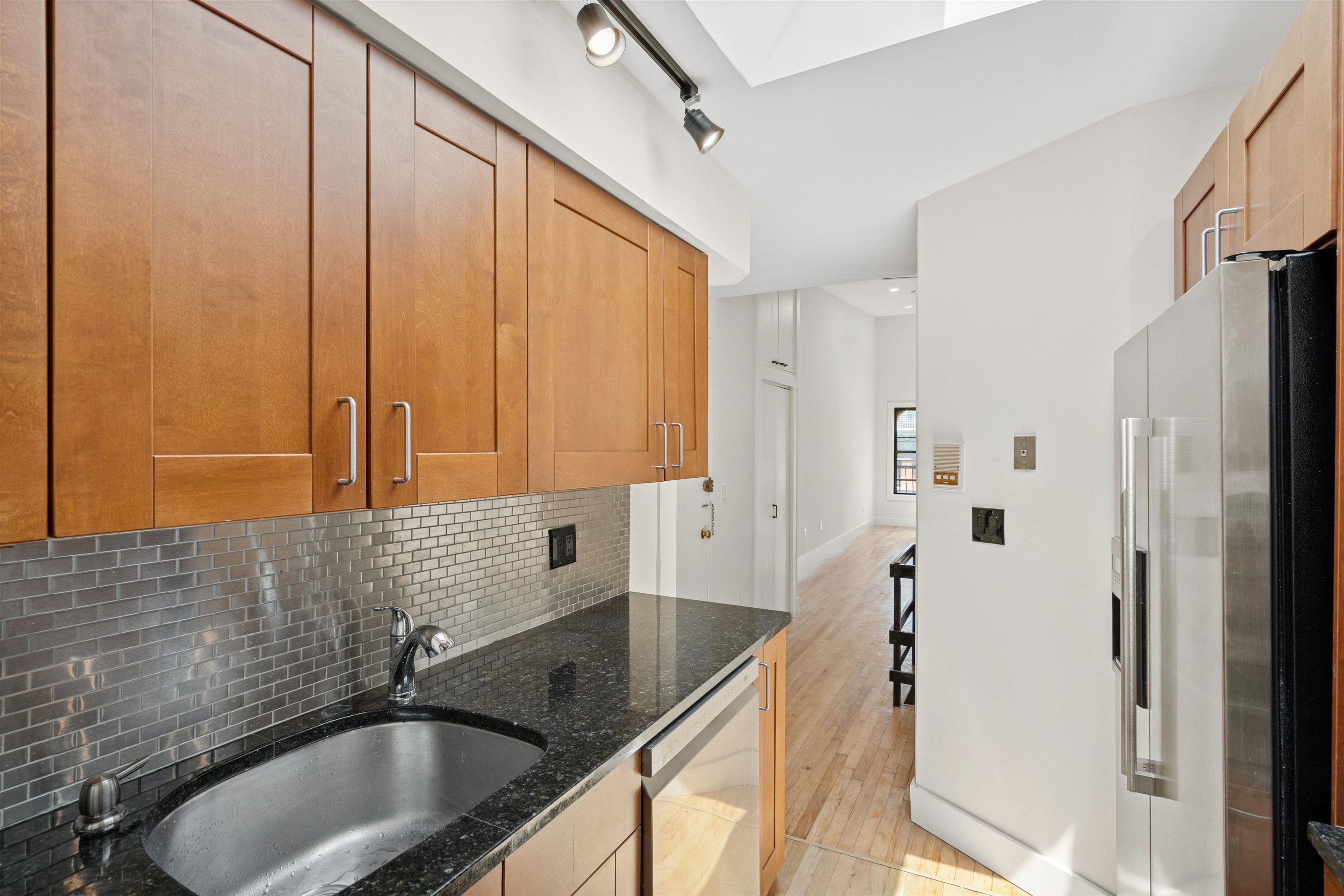 227 BAY ST Unit: 4B