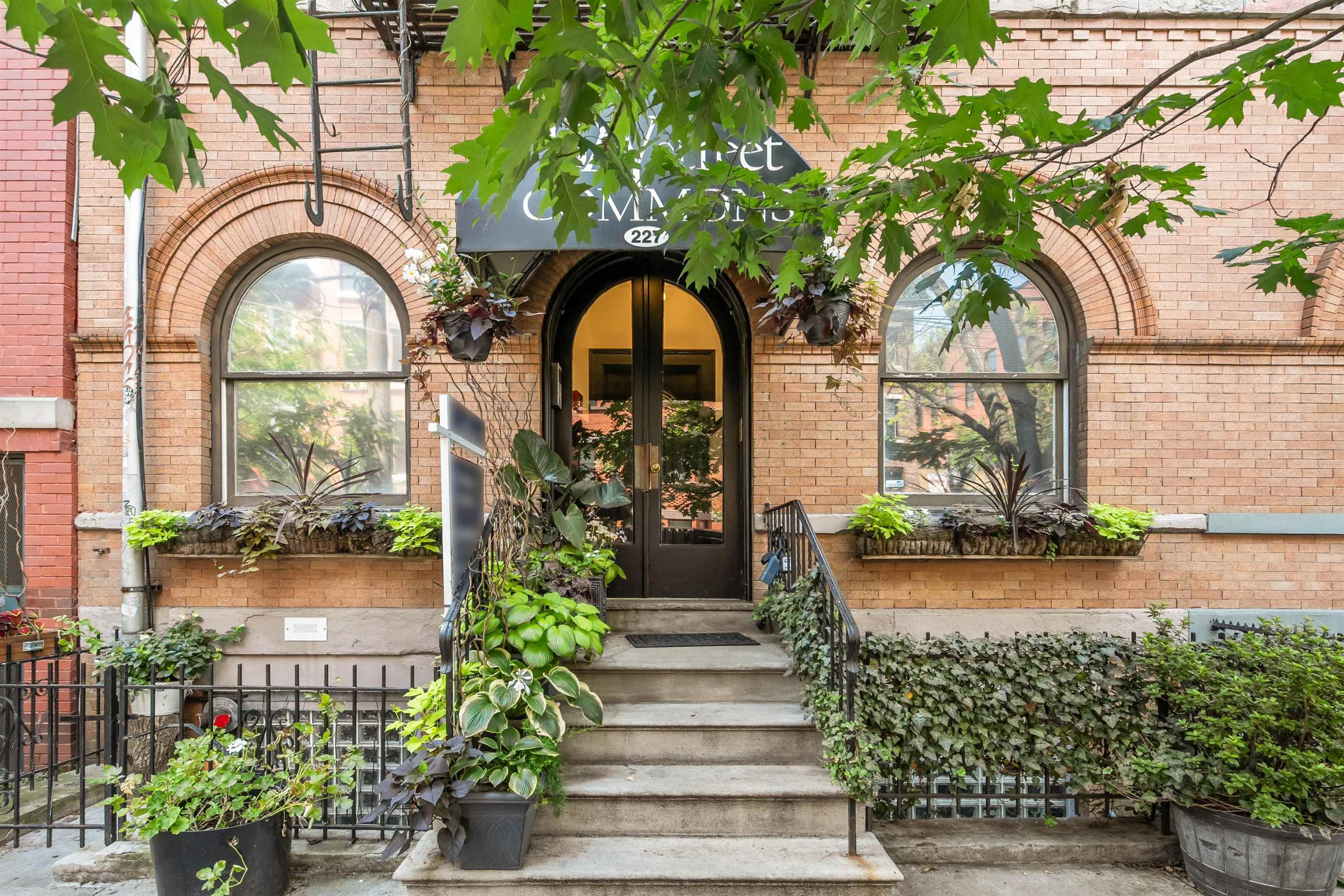 227 BAY ST Unit: 4B