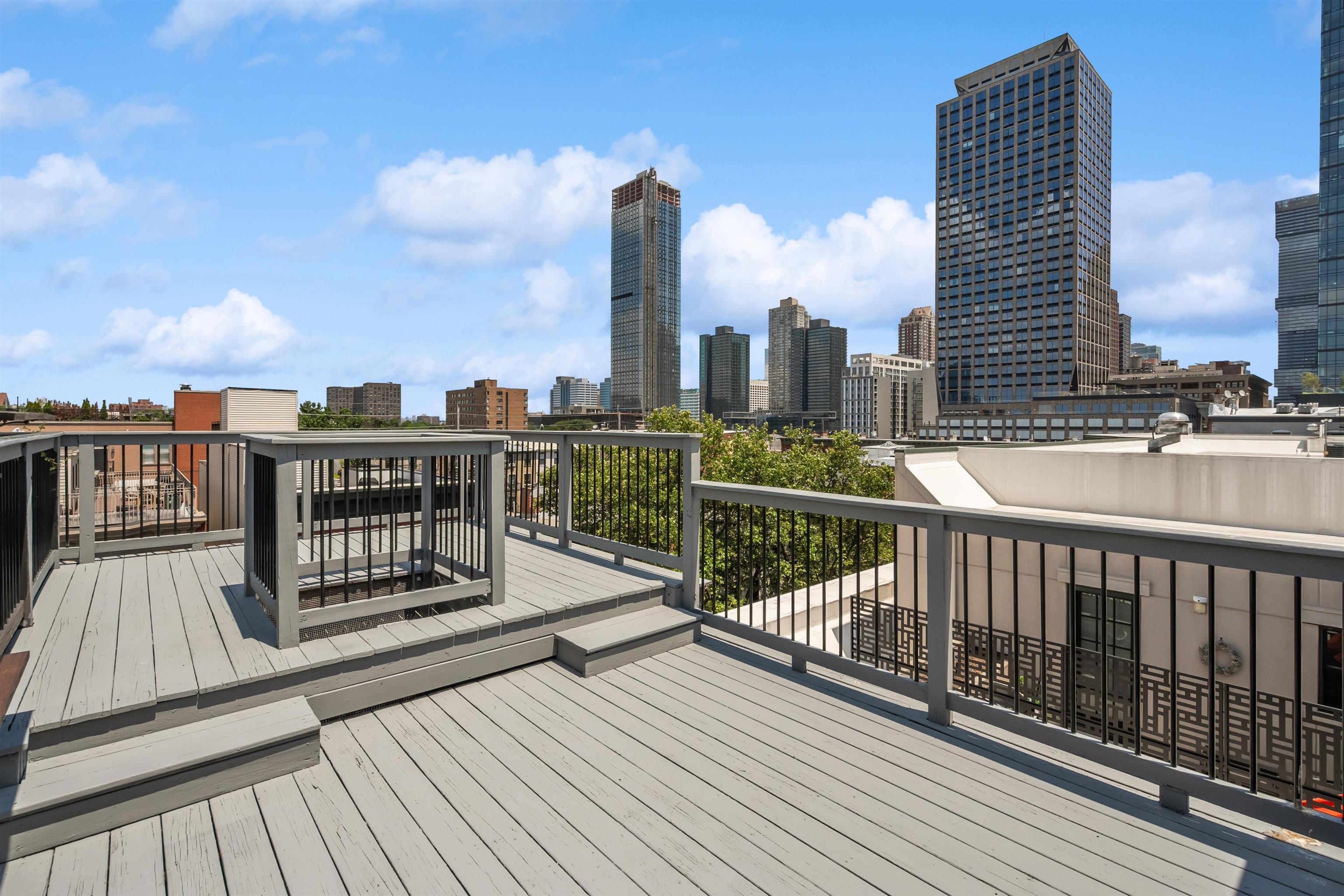 227 BAY ST Unit: 4B