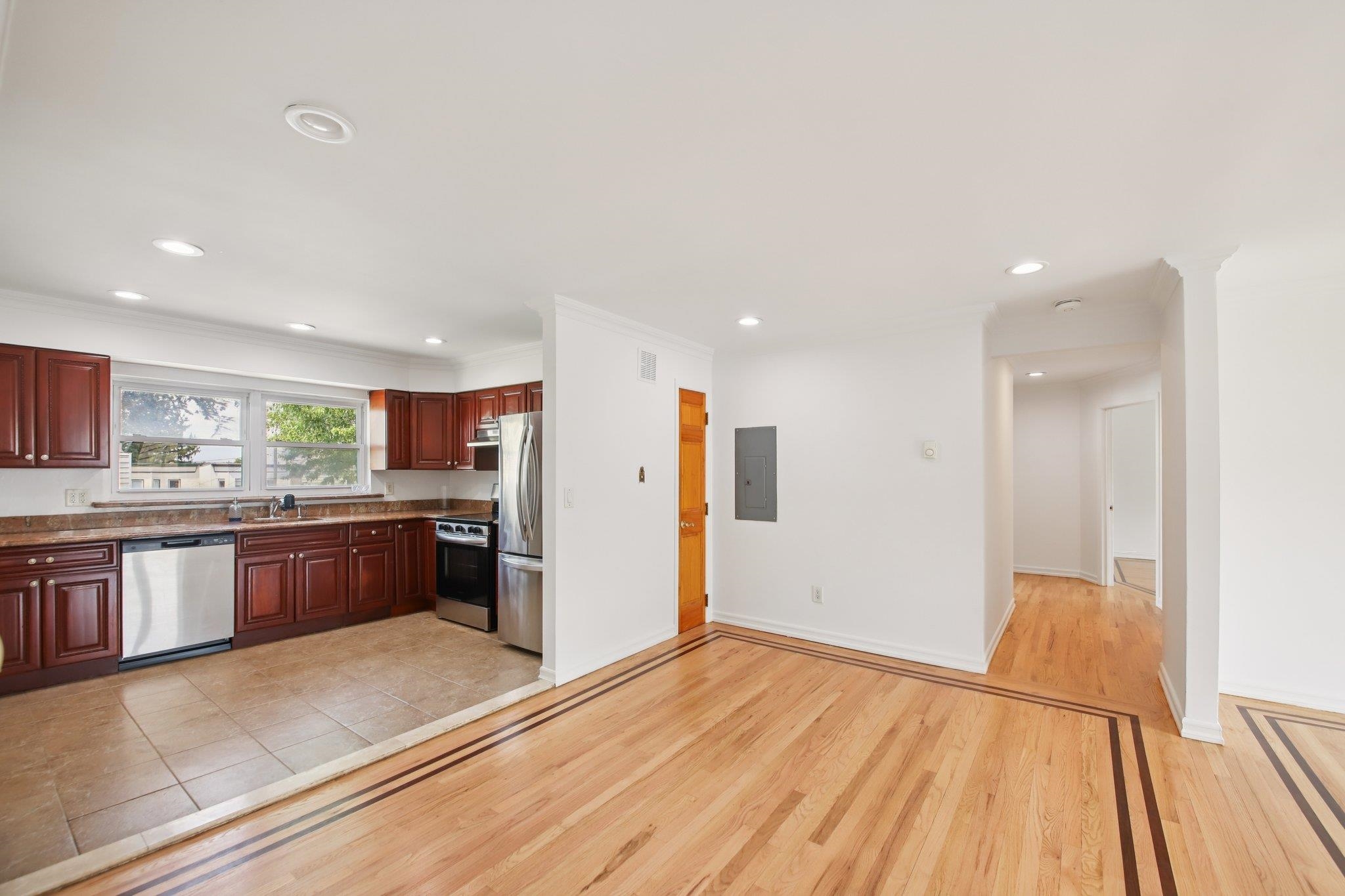 7405 1ST AVE Unit: 2