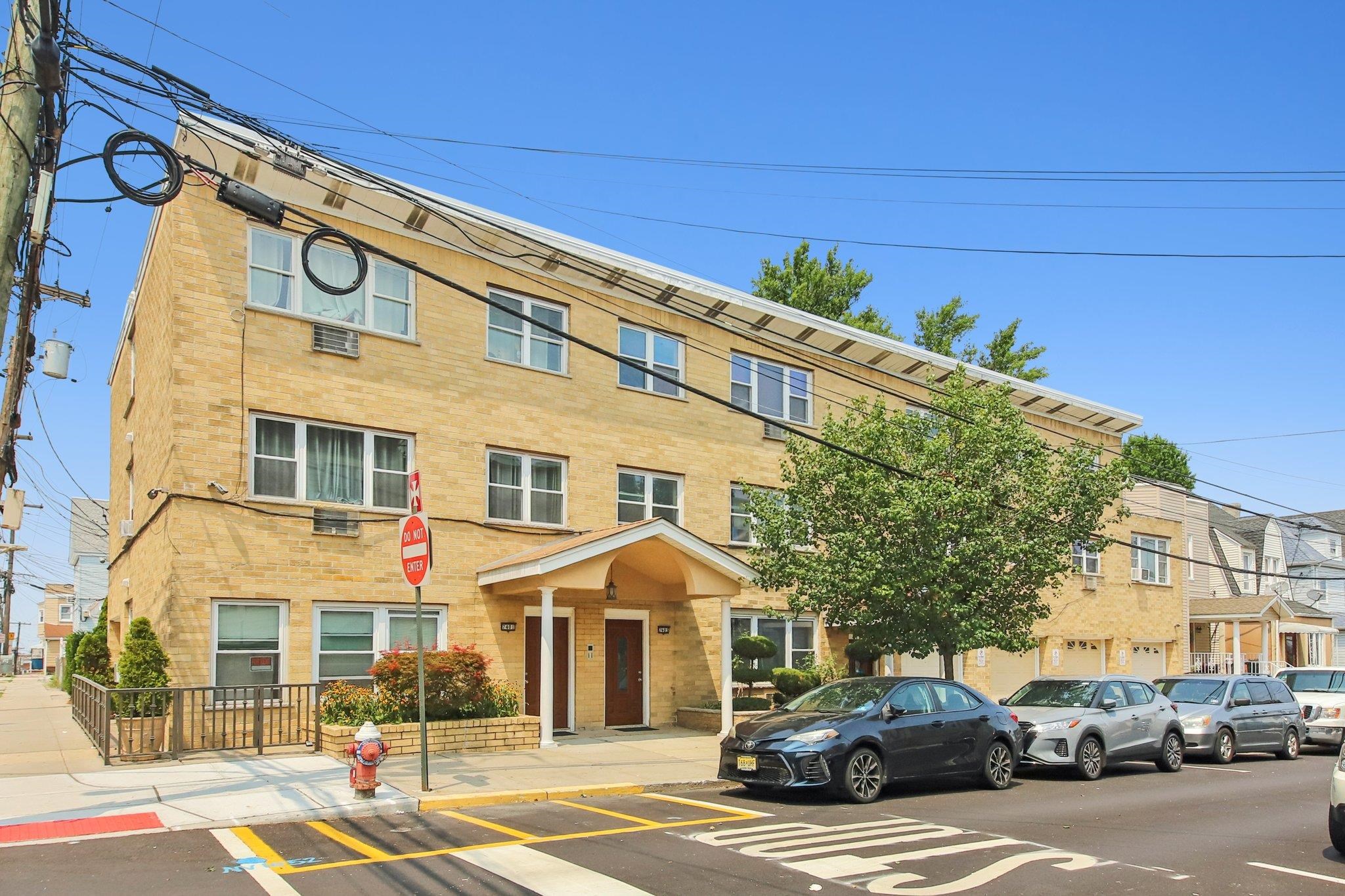 7405 1ST AVE Unit: 2