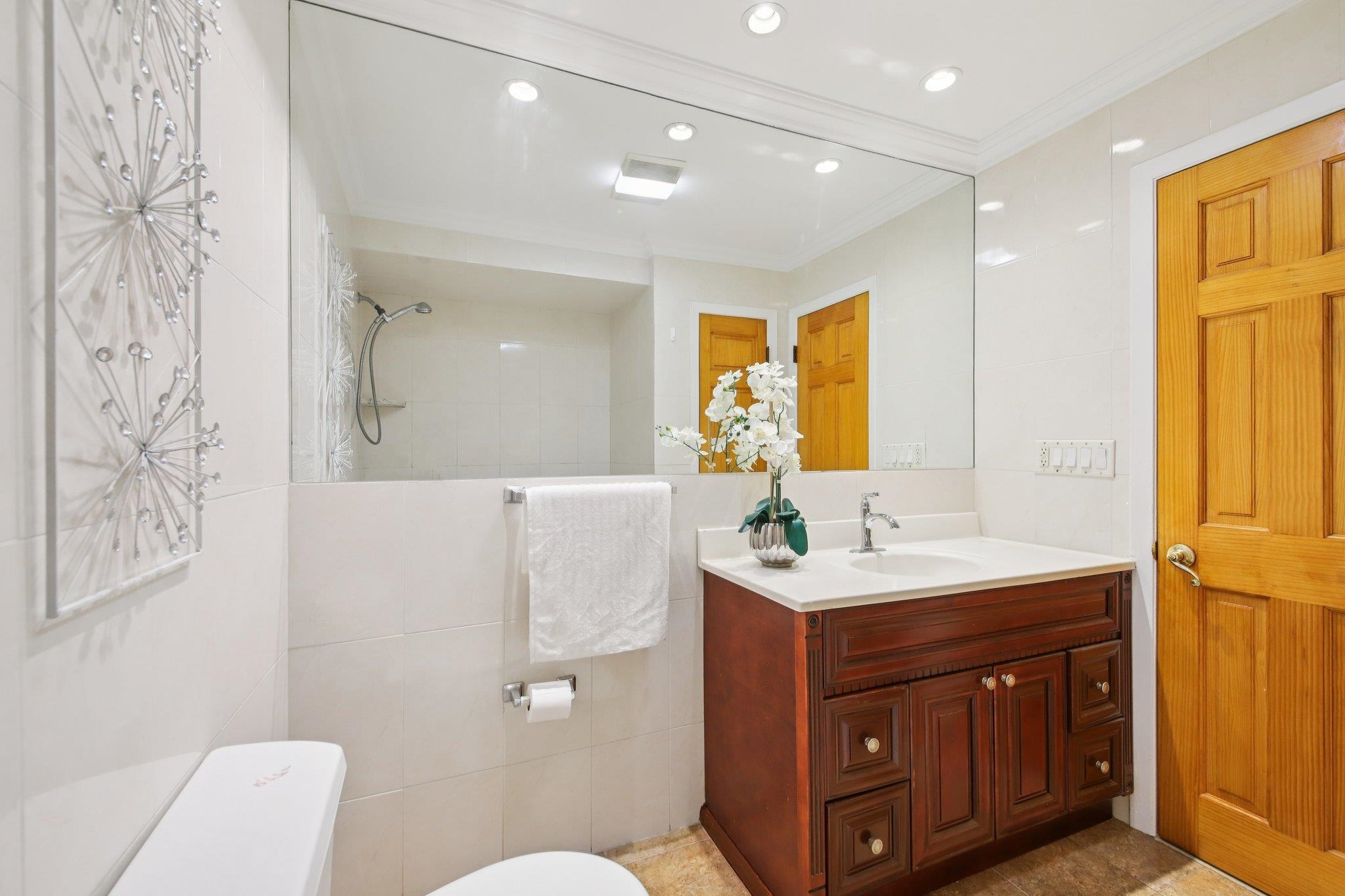 7405 1ST AVE Unit: 2