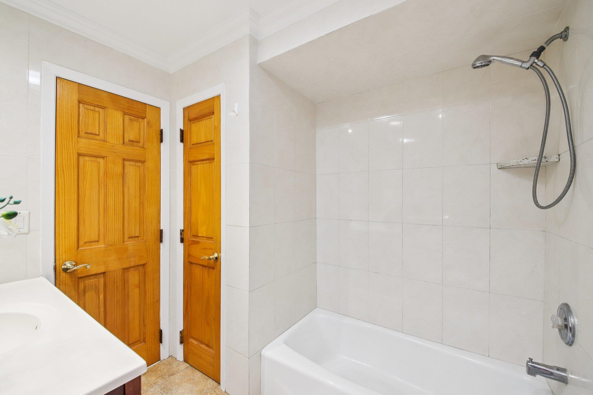 7405 1ST AVE Unit: 2