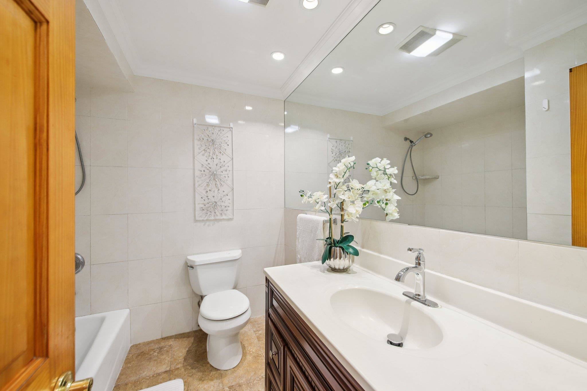 7405 1ST AVE Unit: 2