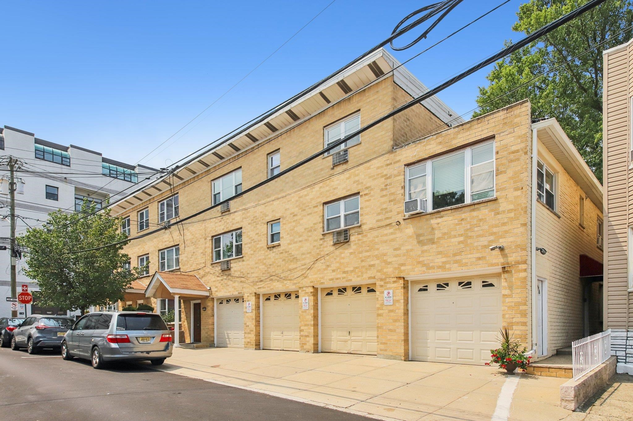 7405 1ST AVE Unit: 2