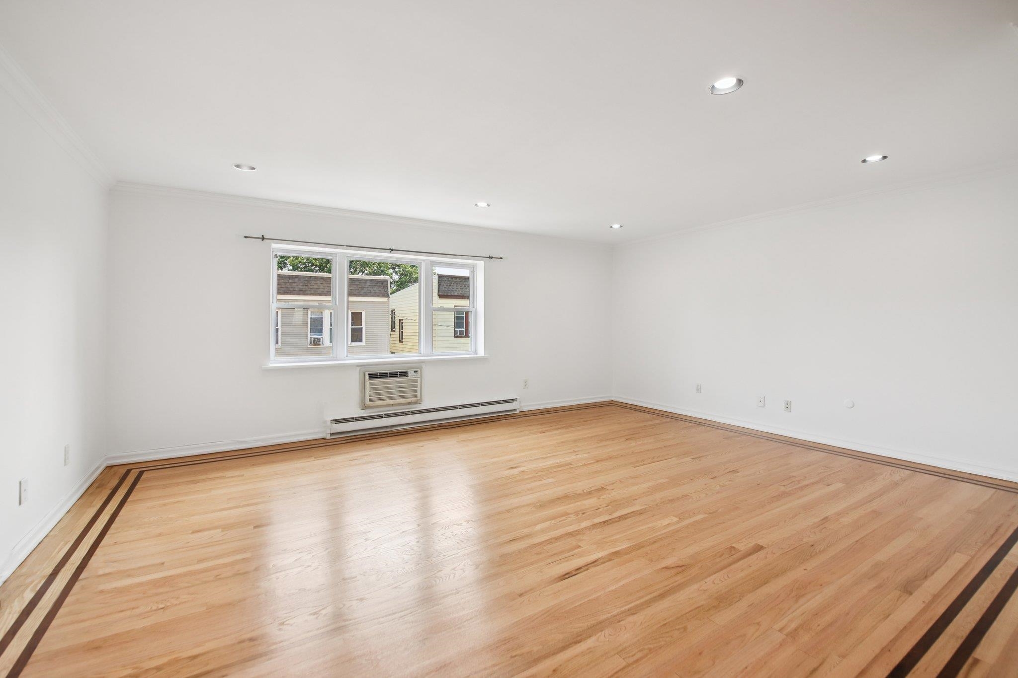7405 1ST AVE Unit: 2