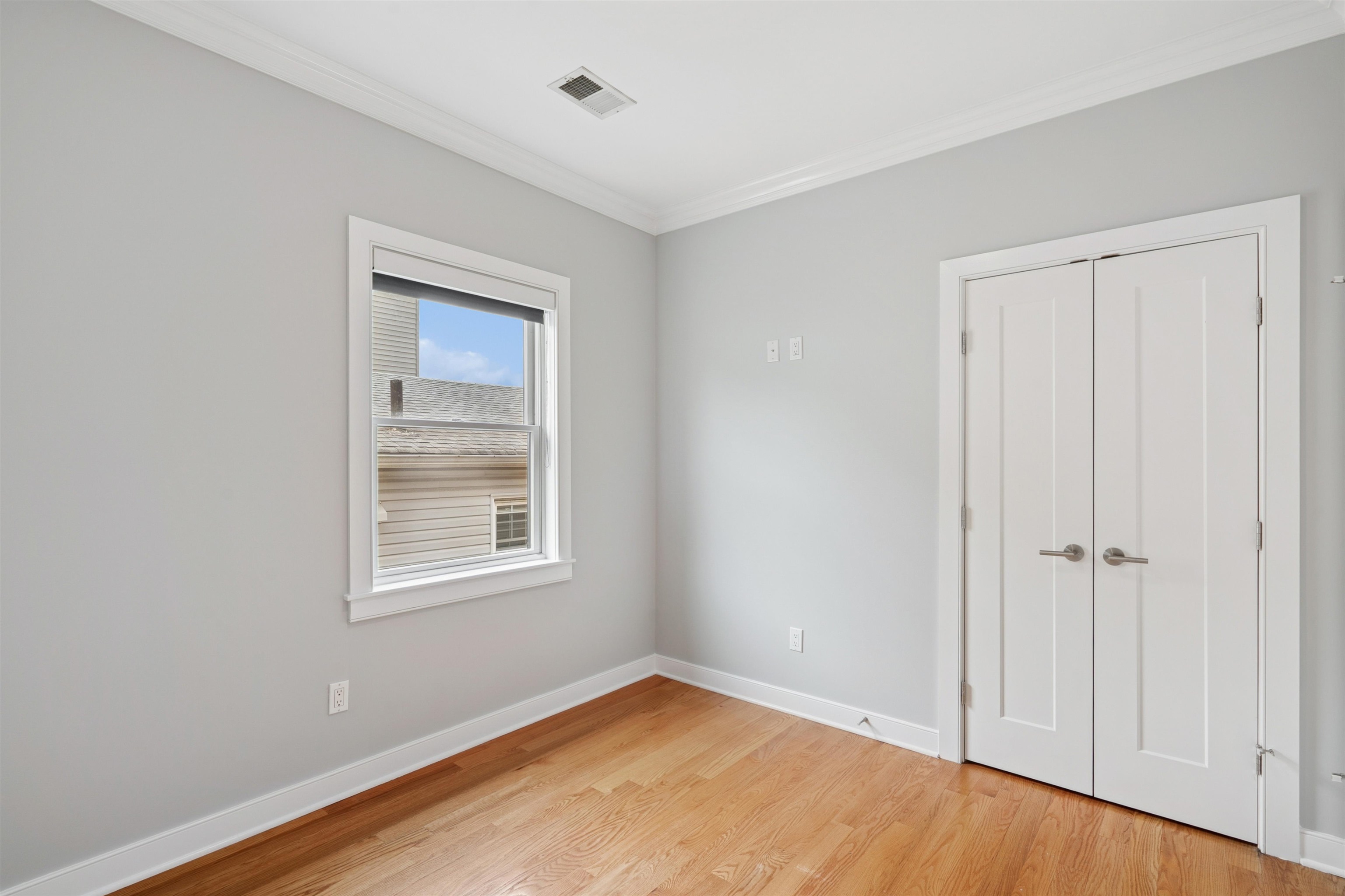 225 COLUMBIA AVE Unit: 2
