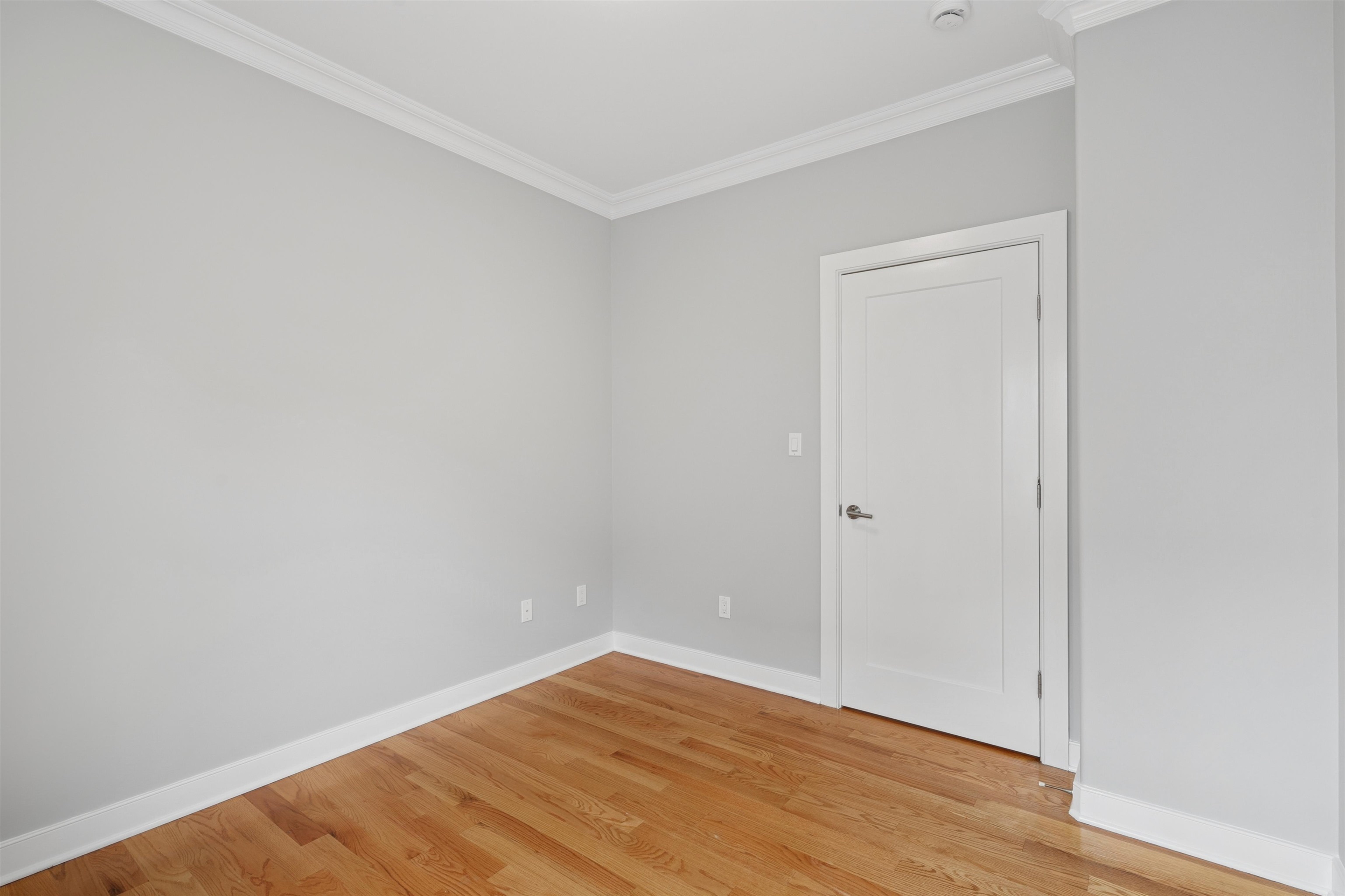 225 COLUMBIA AVE Unit: 2
