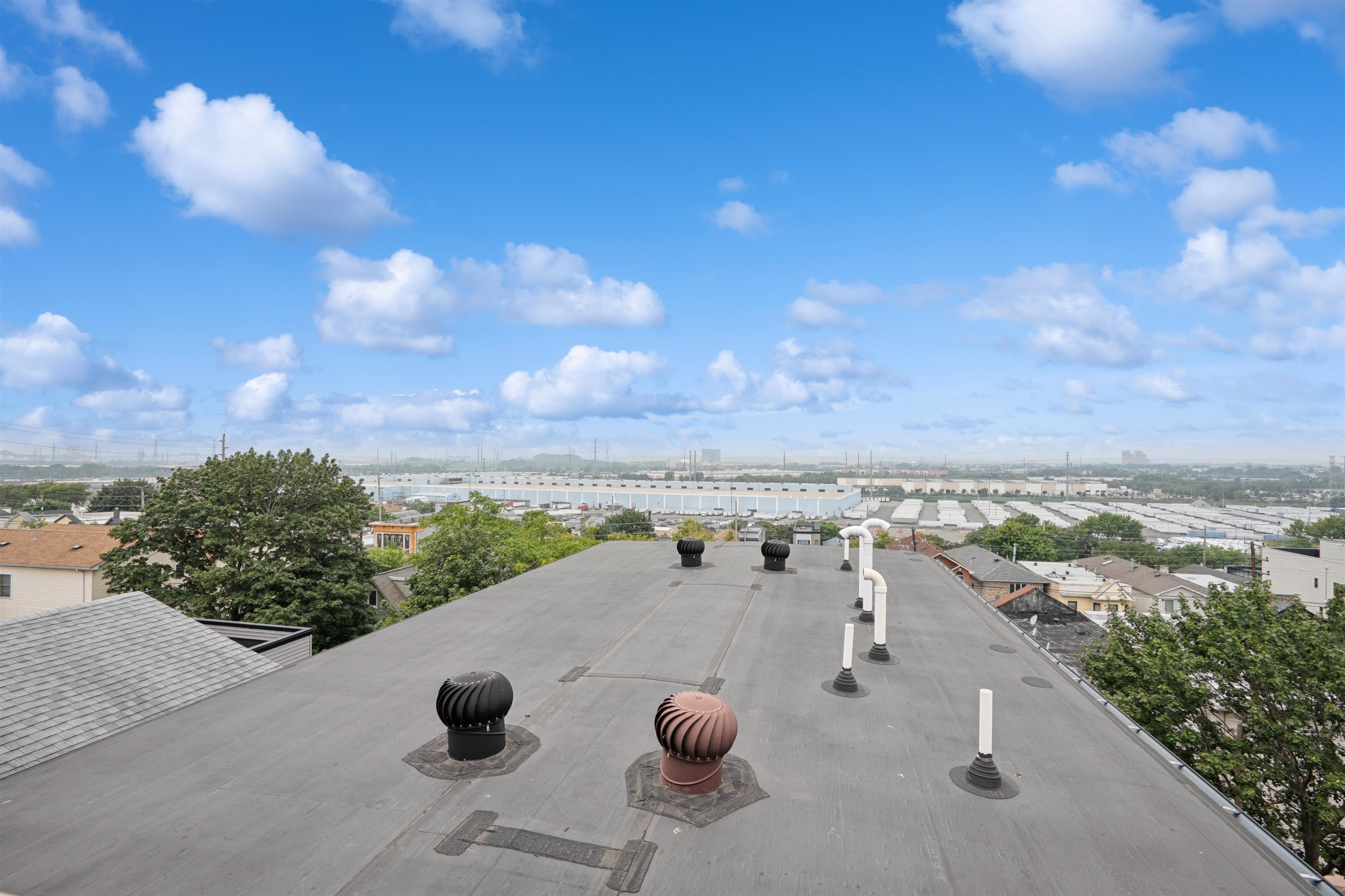 225 COLUMBIA AVE Unit: 2