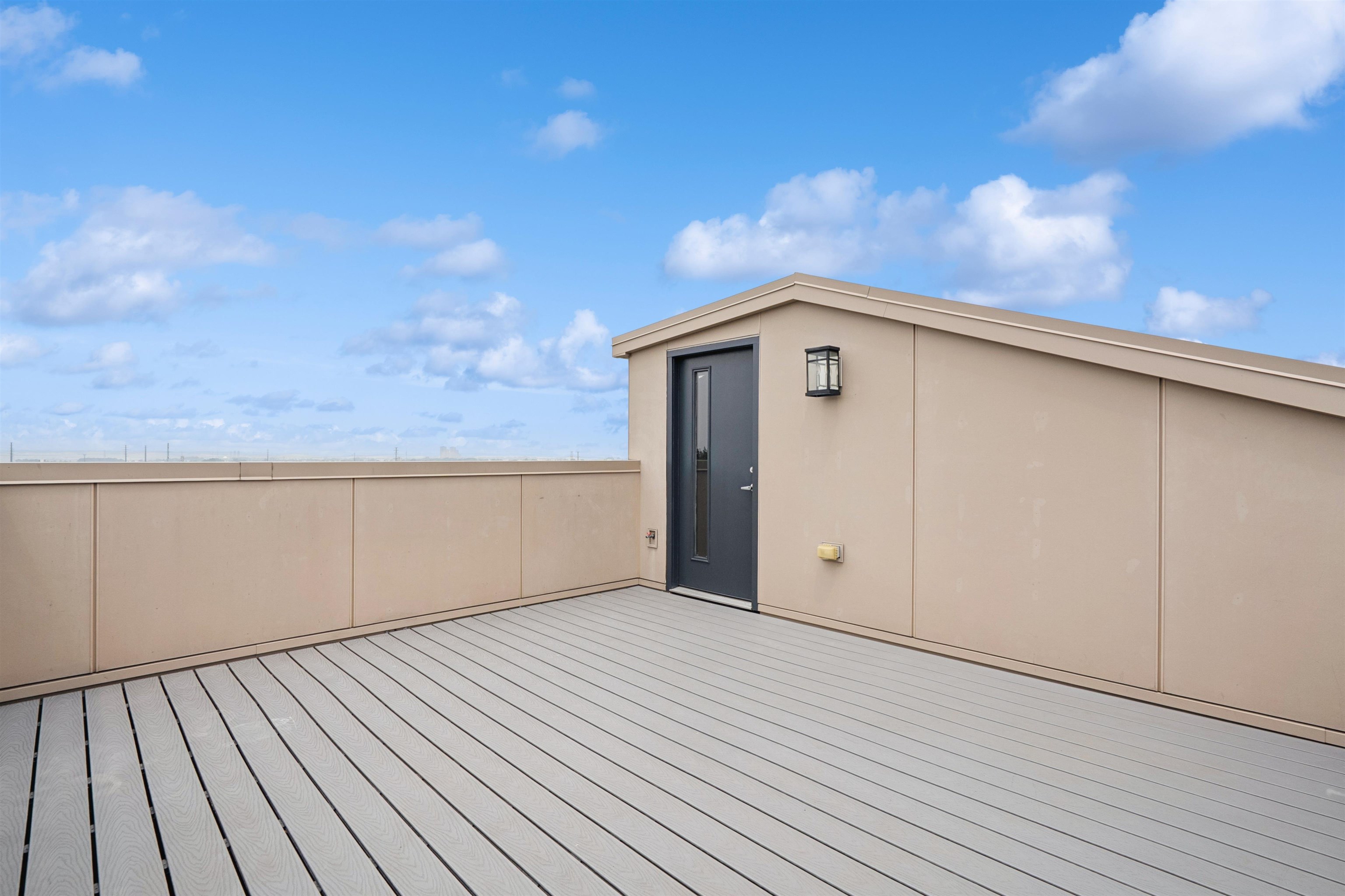 225 COLUMBIA AVE Unit: 2