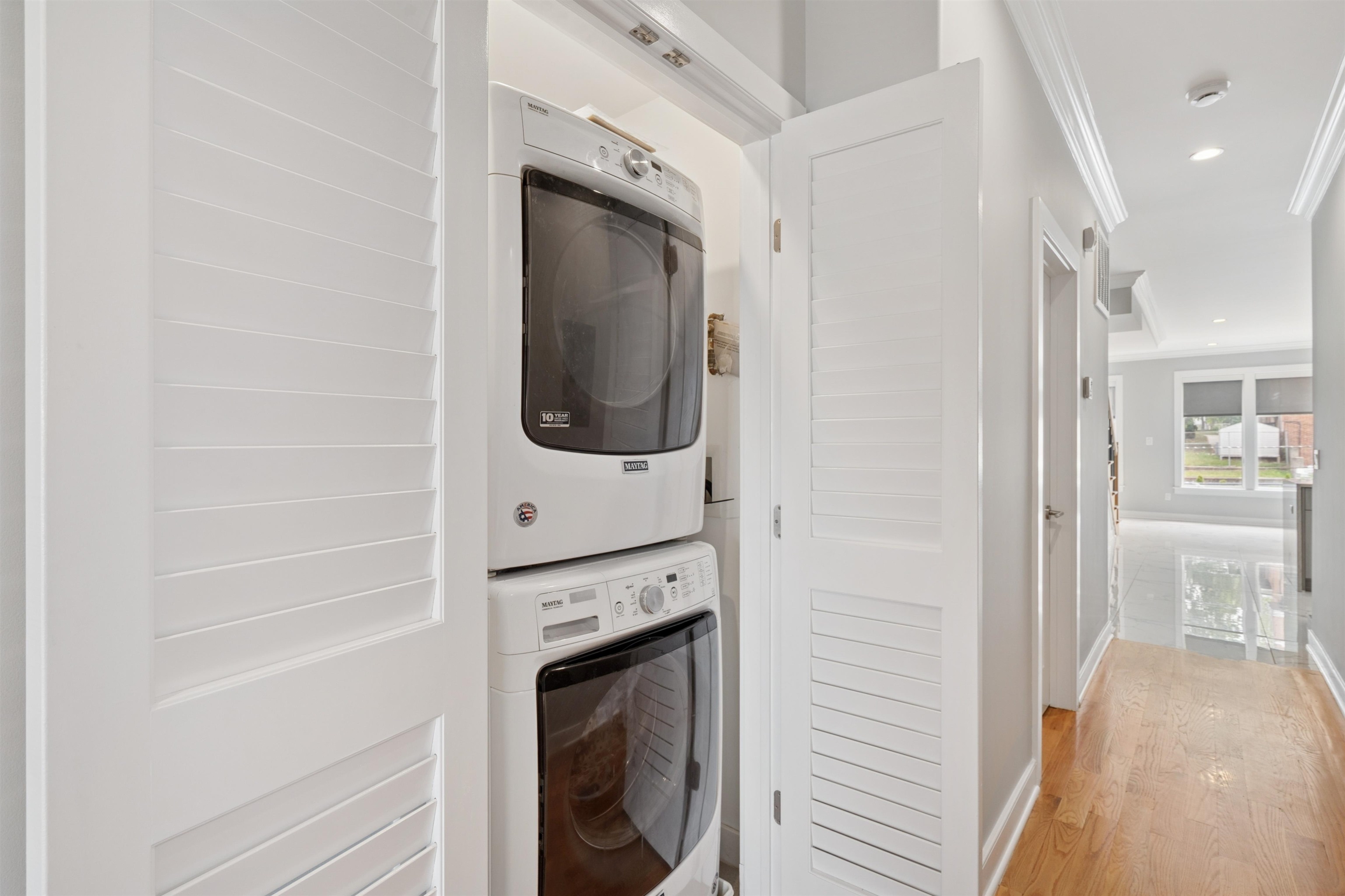 225 COLUMBIA AVE Unit: 2