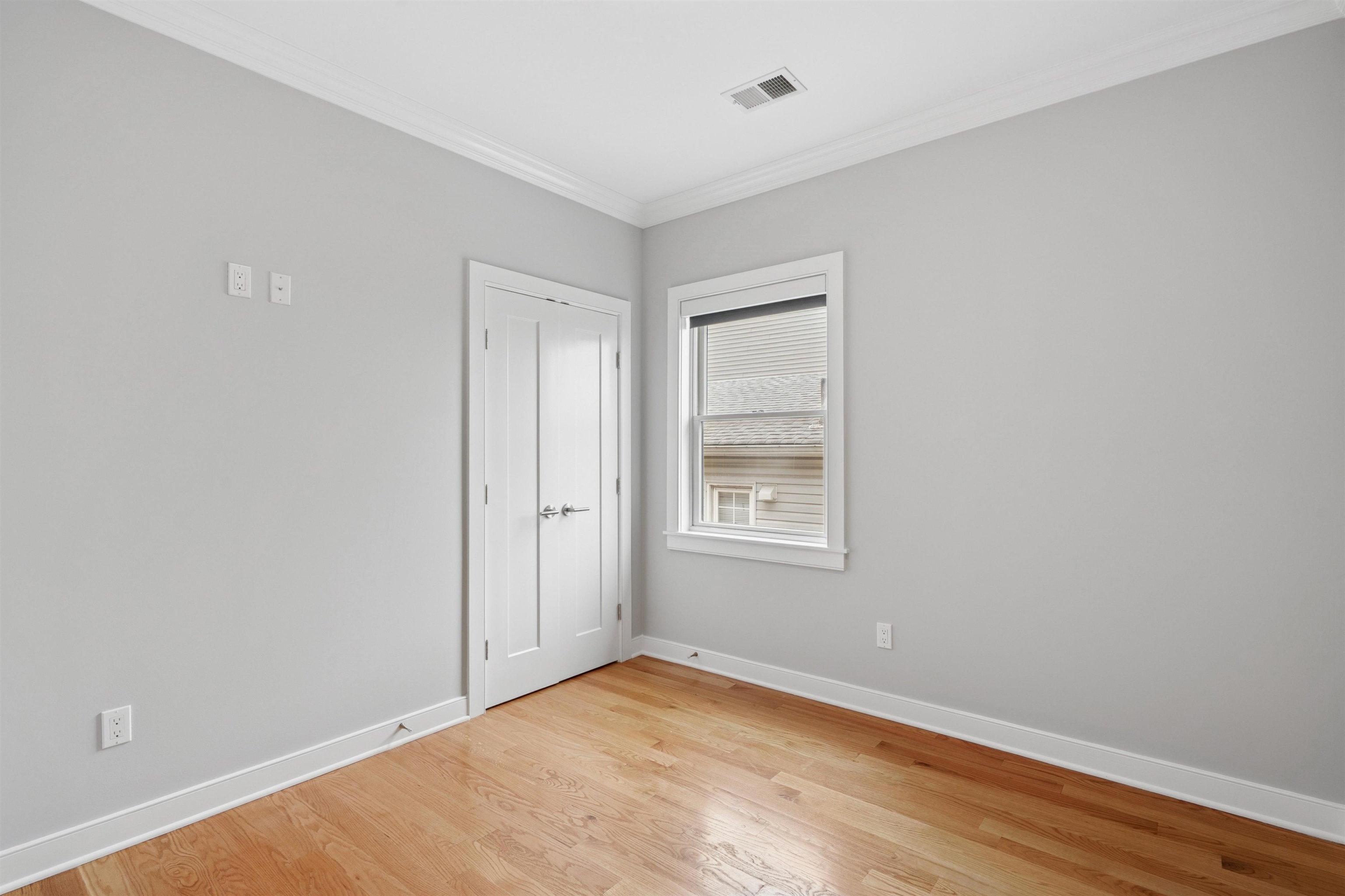 225 COLUMBIA AVE Unit: 2