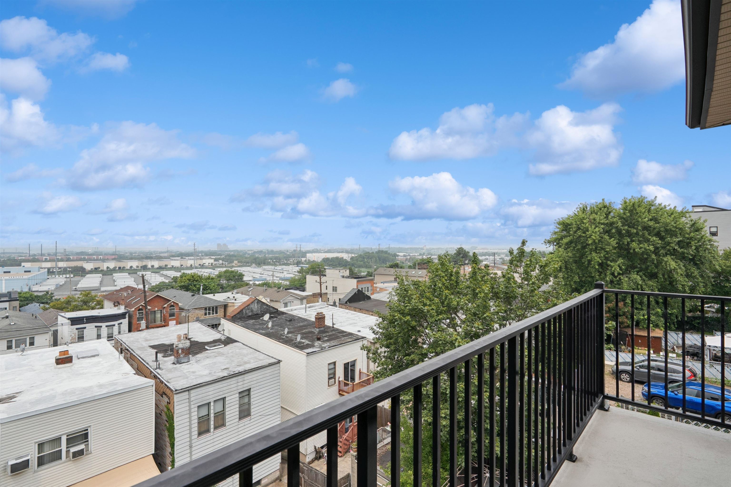 225 COLUMBIA AVE Unit: 2