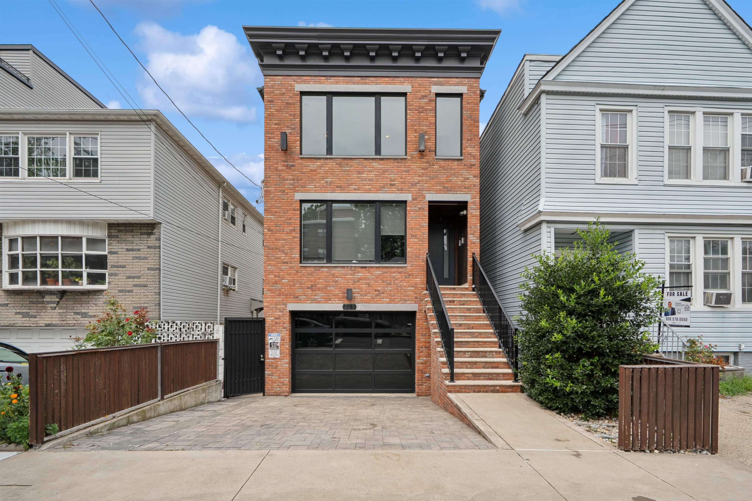 225 COLUMBIA AVE Unit: 2