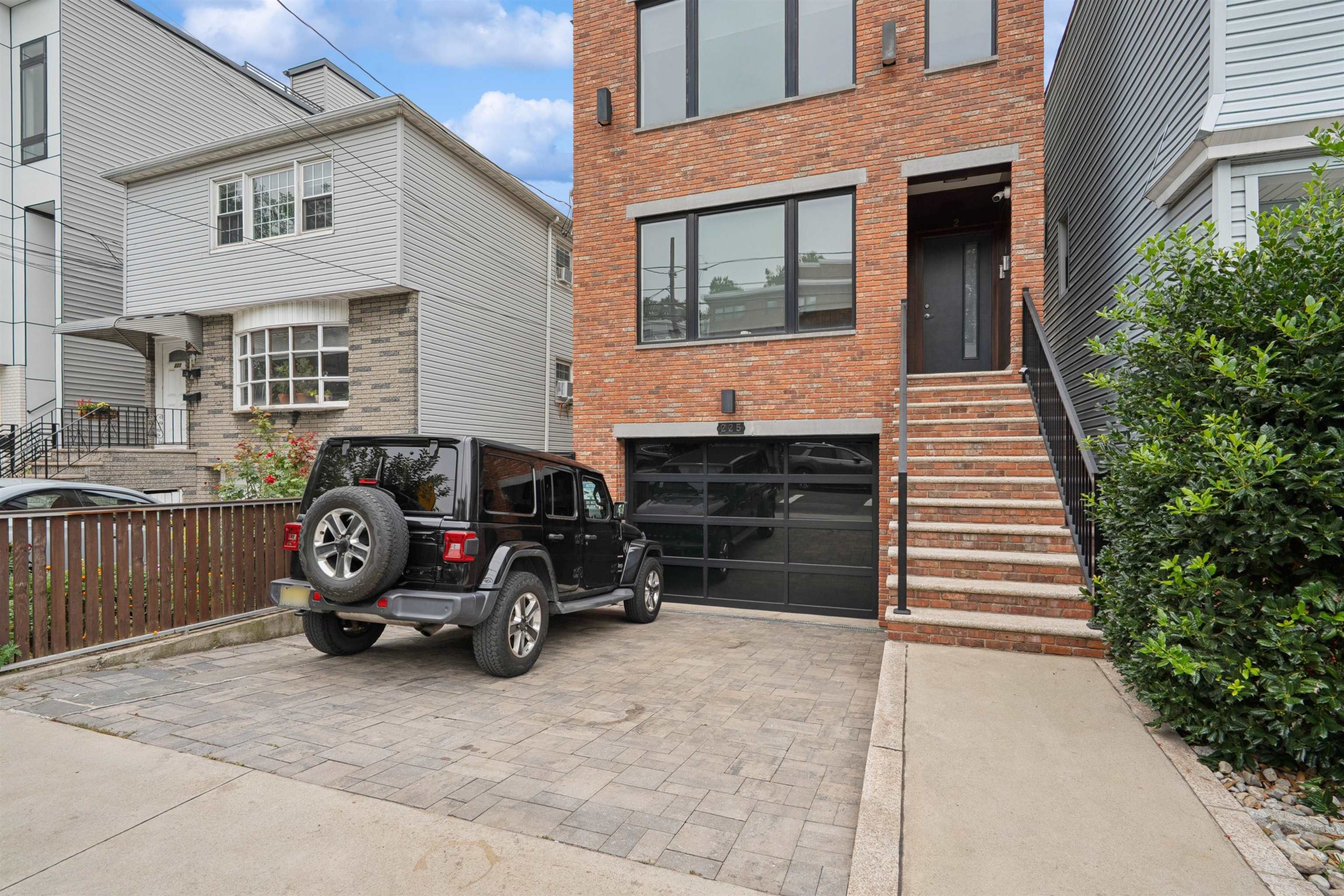 225 COLUMBIA AVE Unit: 2