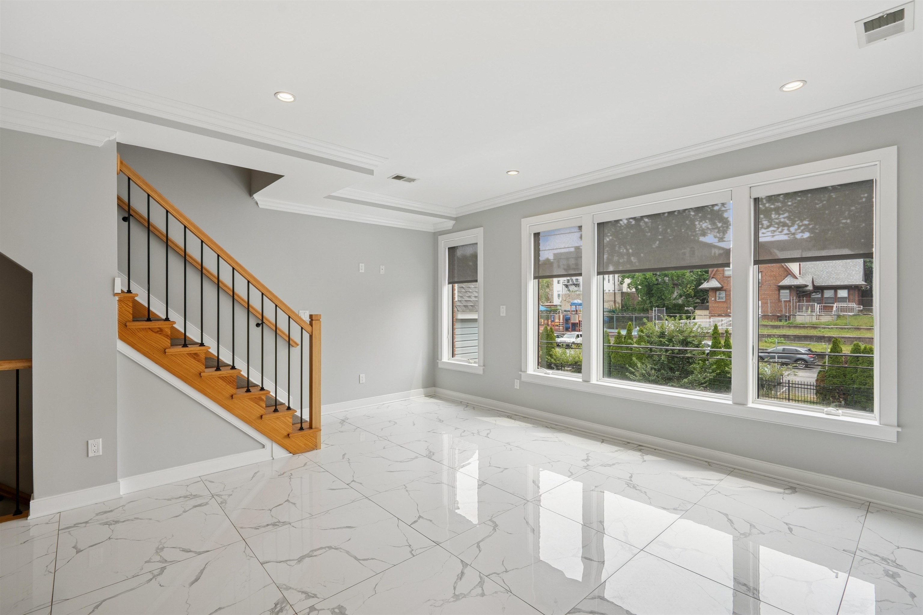 225 COLUMBIA AVE Unit: 2