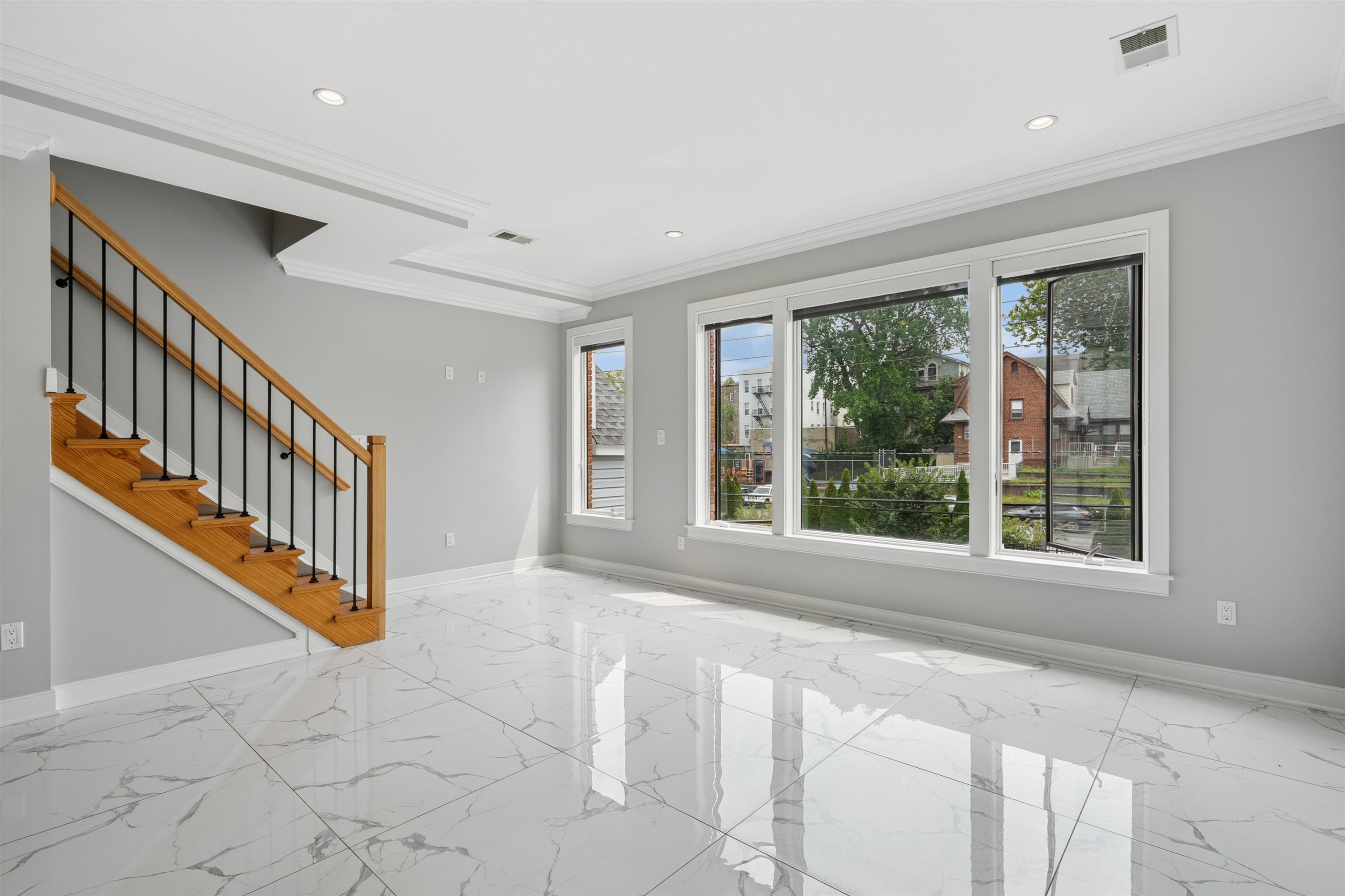 225 COLUMBIA AVE Unit: 2