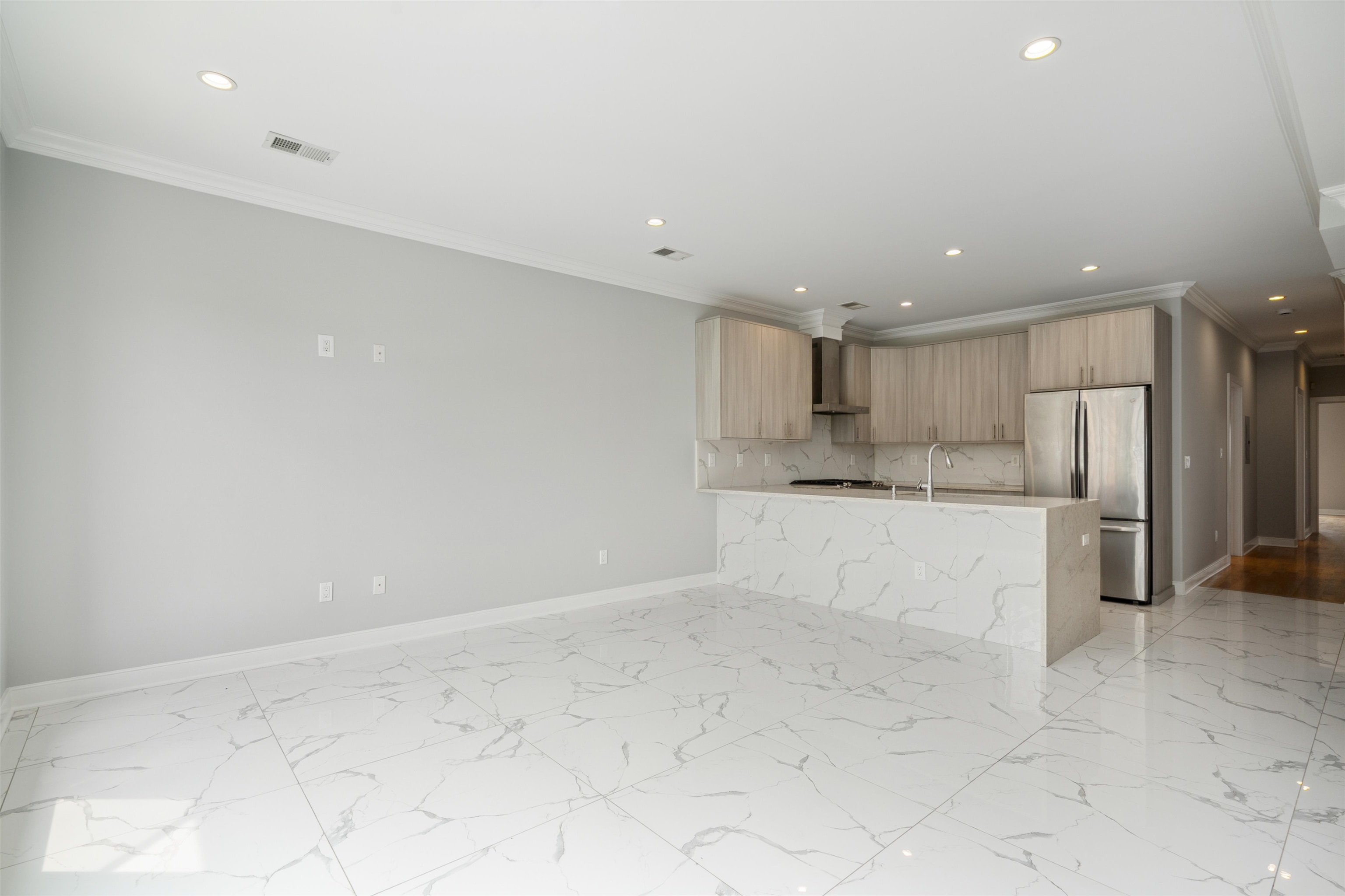 225 COLUMBIA AVE Unit: 2