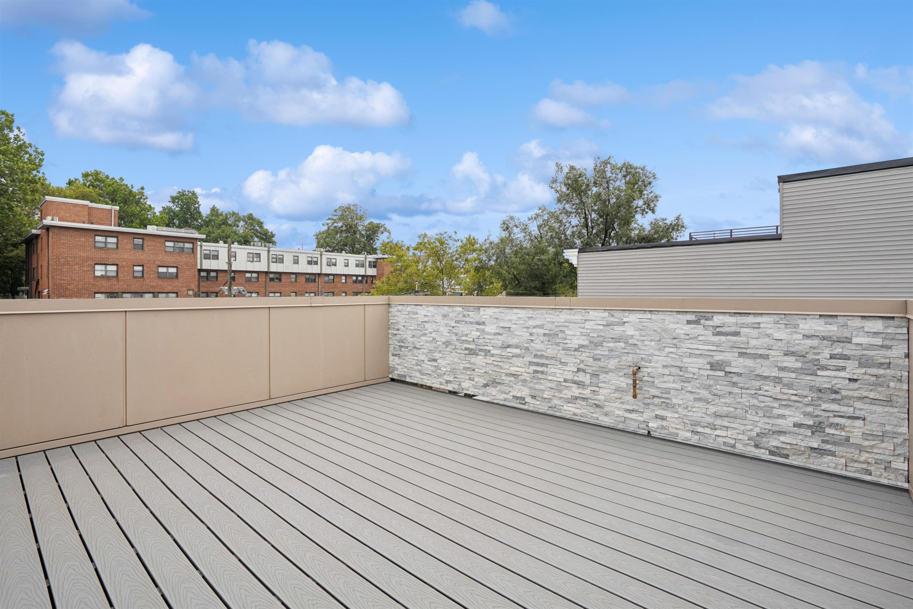 225 COLUMBIA AVE Unit: 2